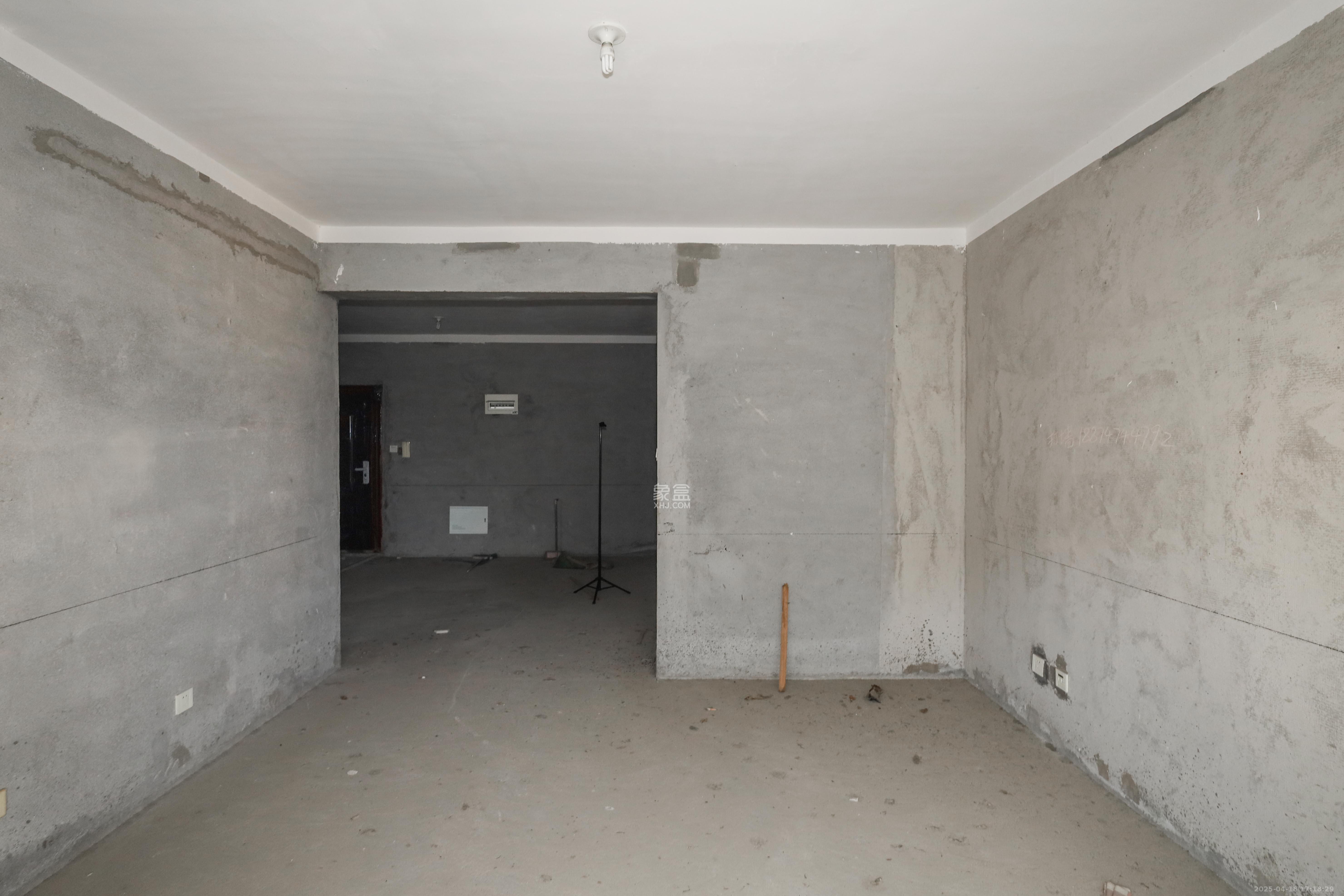 和润园一、二期  2室2厅1卫    43.0万 和润园一、二期  2室2厅1卫    43.0万客厅