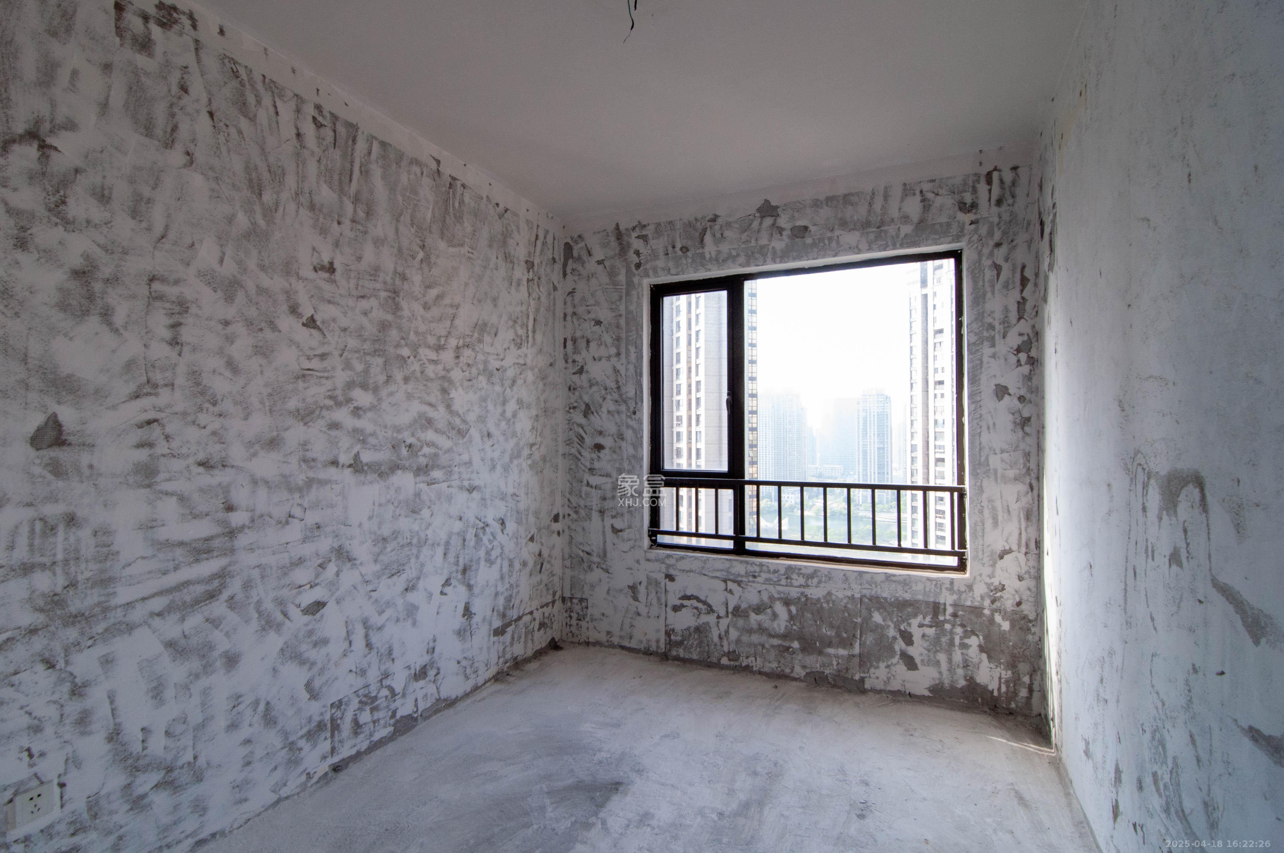 金茂梅溪湖  4室2厅1卫    258.0万其他