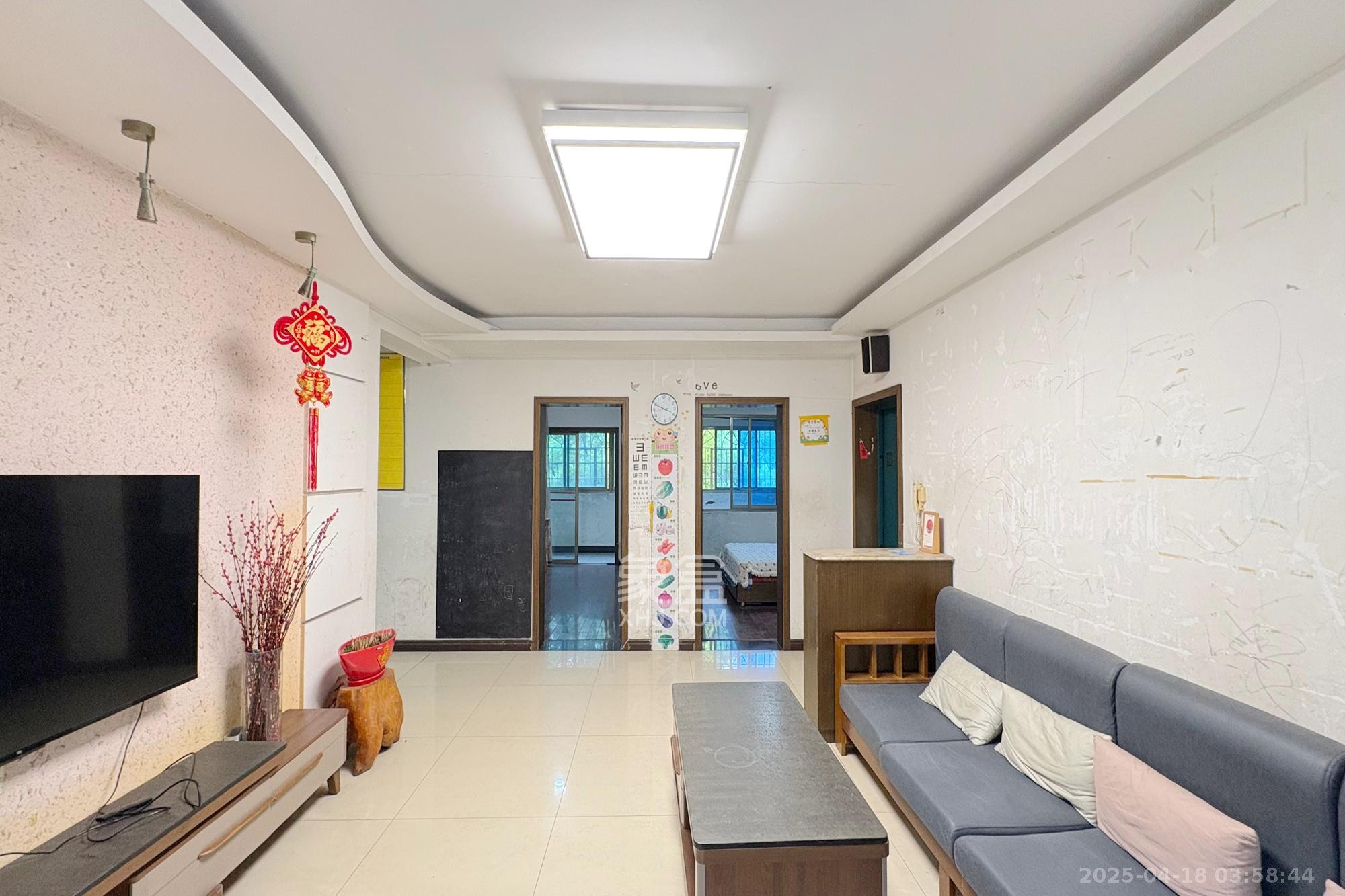 东南明苑 3室1厅1卫 72.0万 东南明苑 3室1厅1卫 72.0万客厅