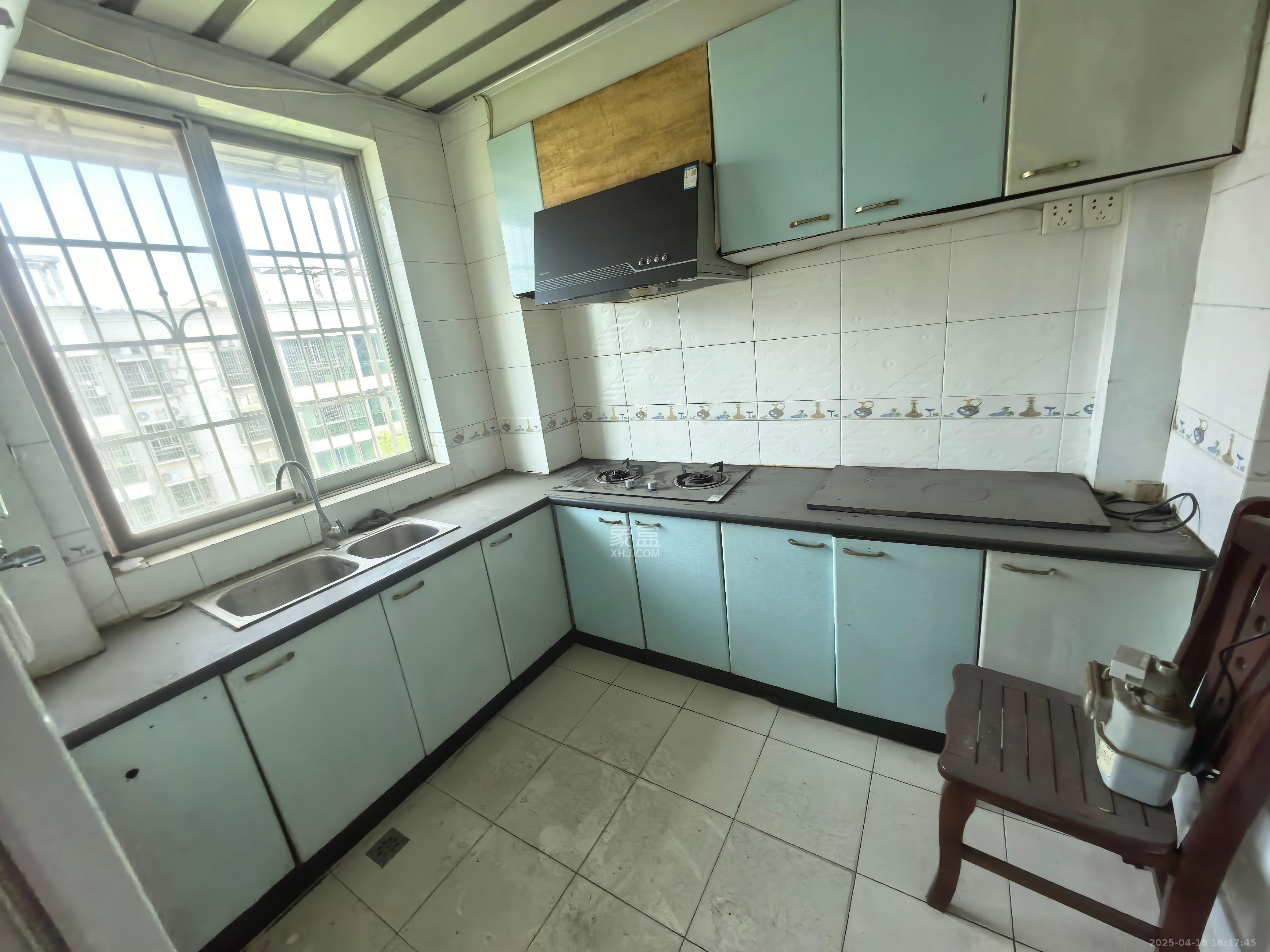 中南汽车世界 3室2厅1卫 1200.0元/月 中南汽车世界 3室2厅1卫 1200.0元/月室内图