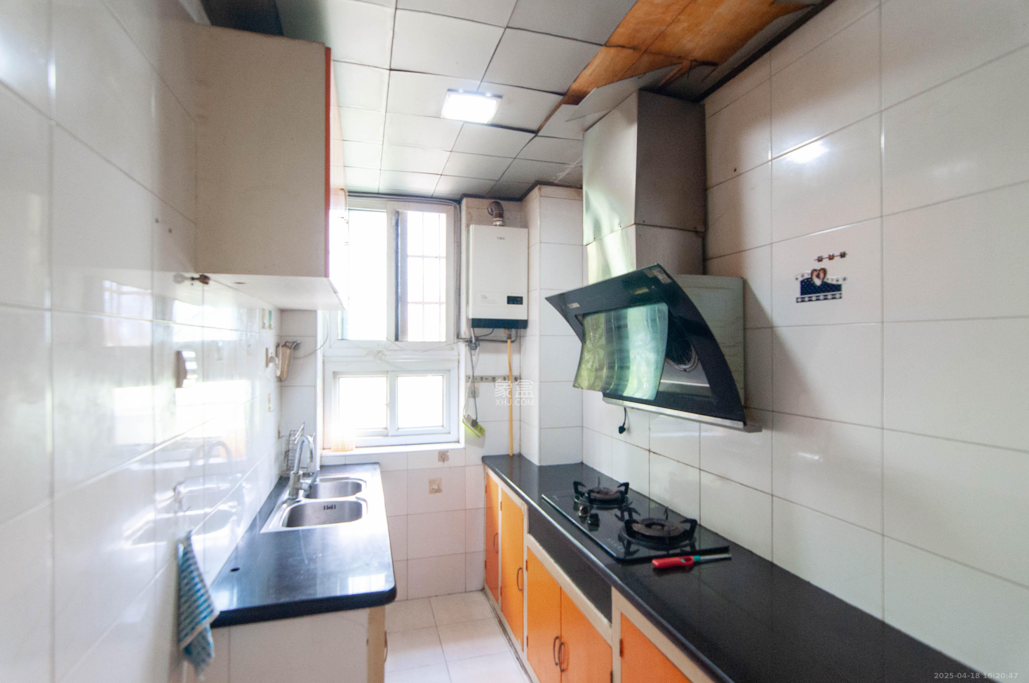 卓峰家园 3室2厅2卫 76.0万 卓峰家园 3室2厅2卫 76.0万厨房