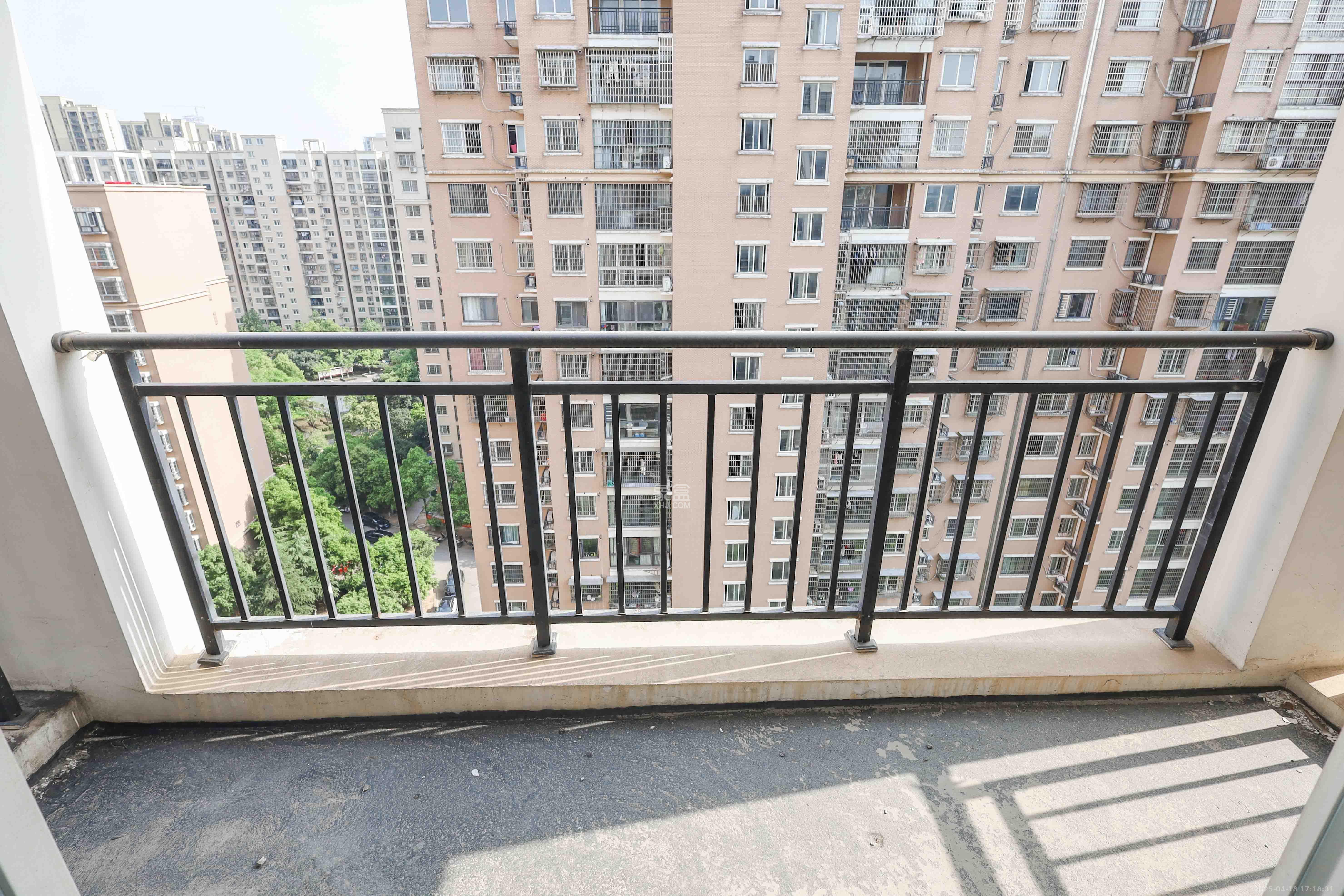 和润园一、二期  2室2厅1卫    43.0万 和润园一、二期  2室2厅1卫    43.0万阳台