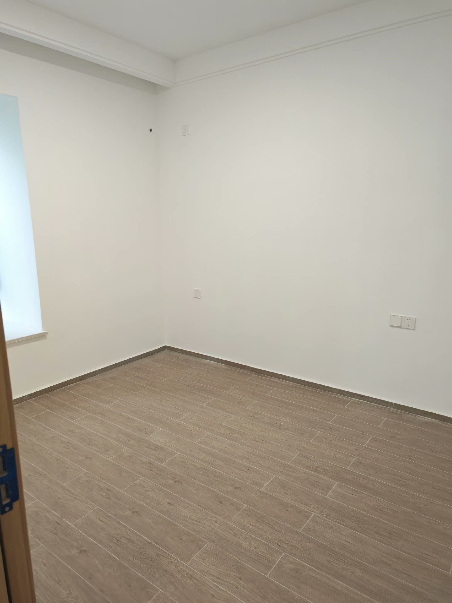 和风家园蓝天居  3室2厅2卫   2000.00元/月室内图