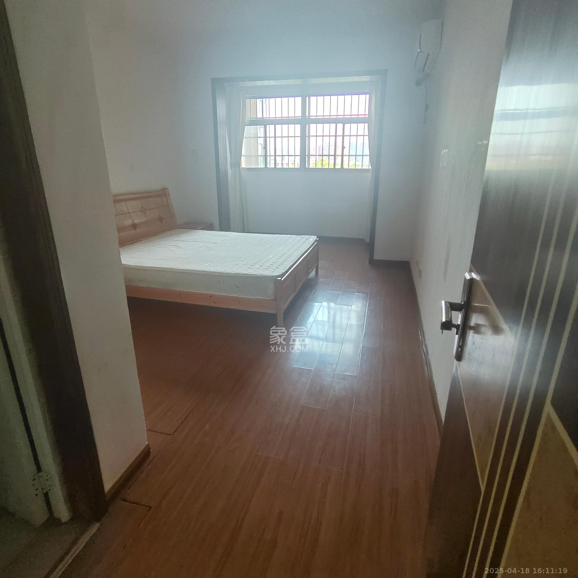 莲湖大厦  3室2厅1卫   2600.00元/月室内图