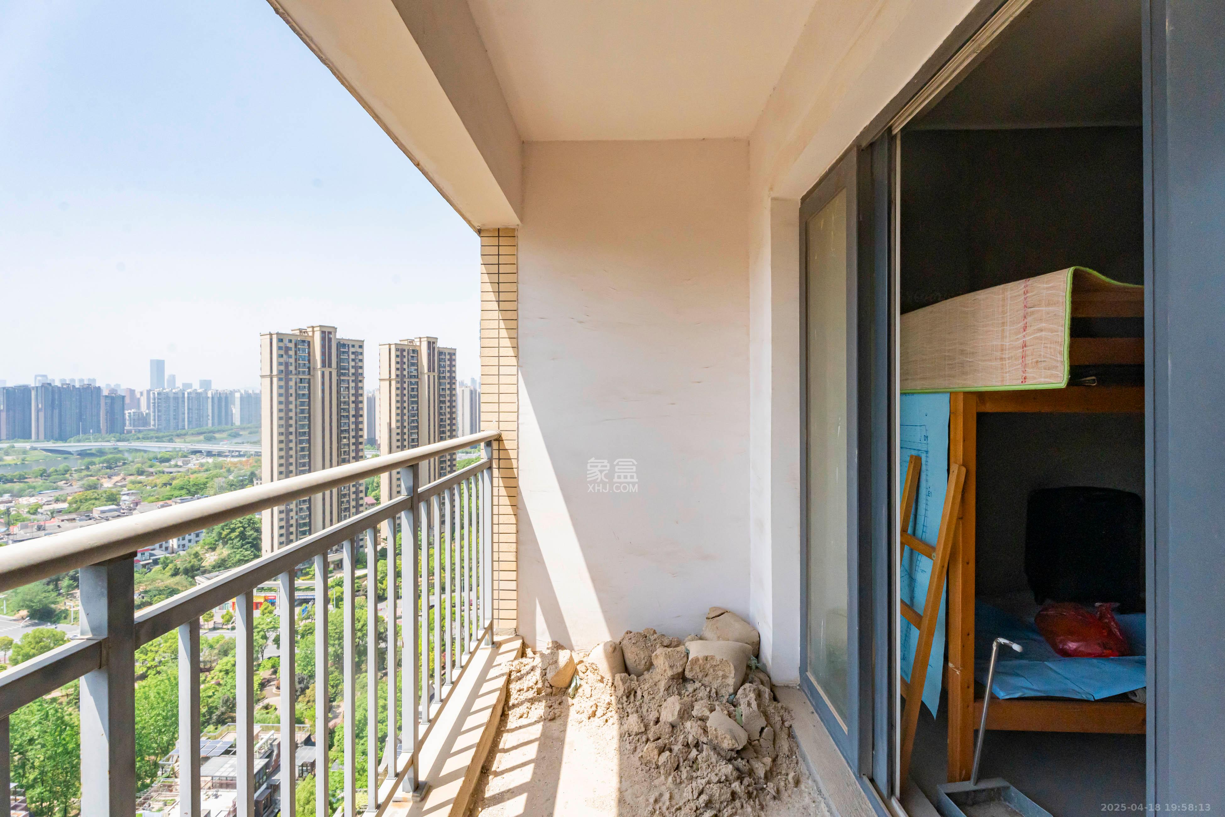 五矿沁园金城(春和景园) 3室2厅1卫 68.0万 五矿沁园金城(春和景园) 3室2厅1卫 68.0万阳台