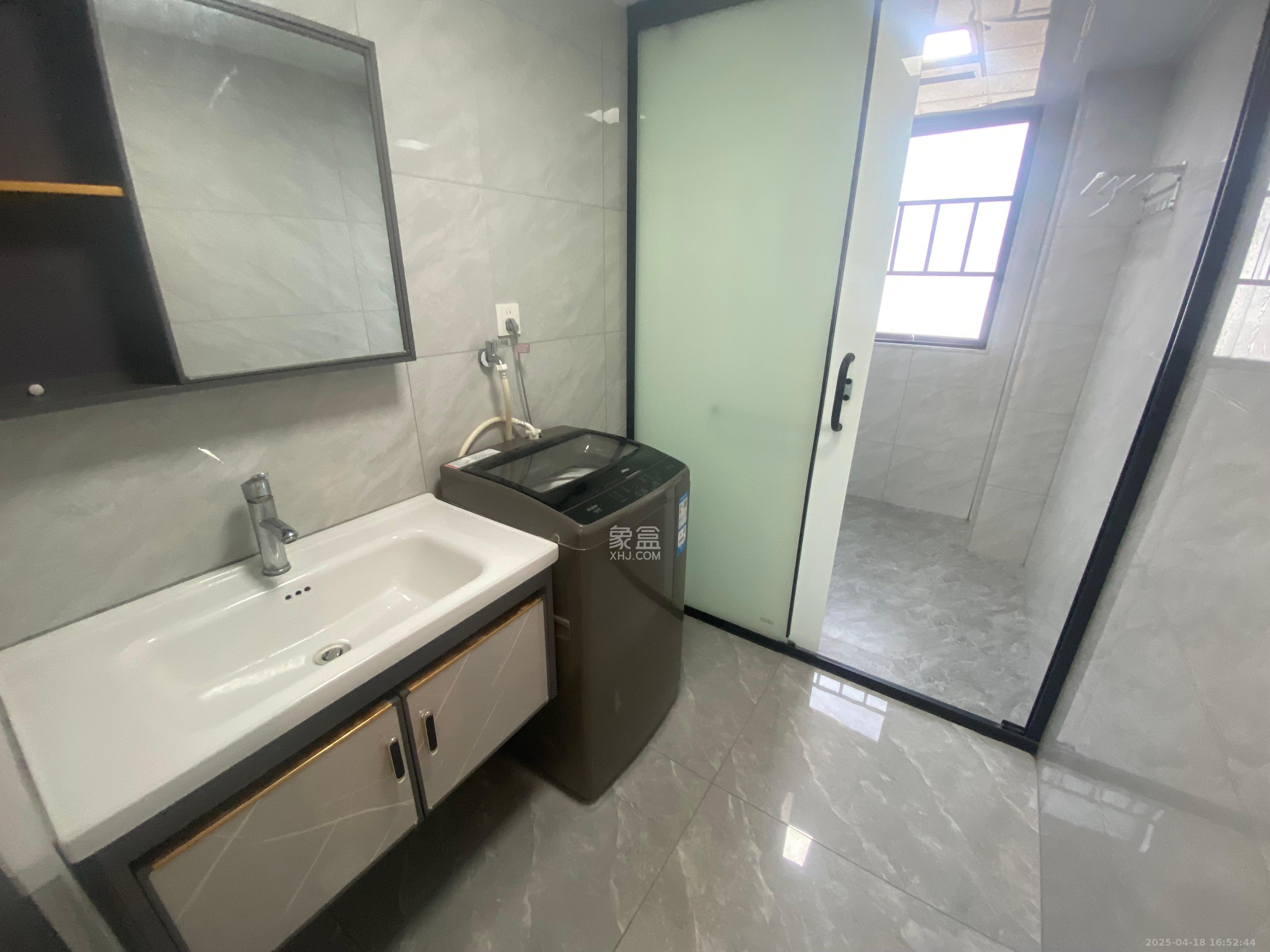 桃花嘉园 3室2厅2卫 2200.0元/月 桃花嘉园 3室2厅2卫 2200.0元/月室内图