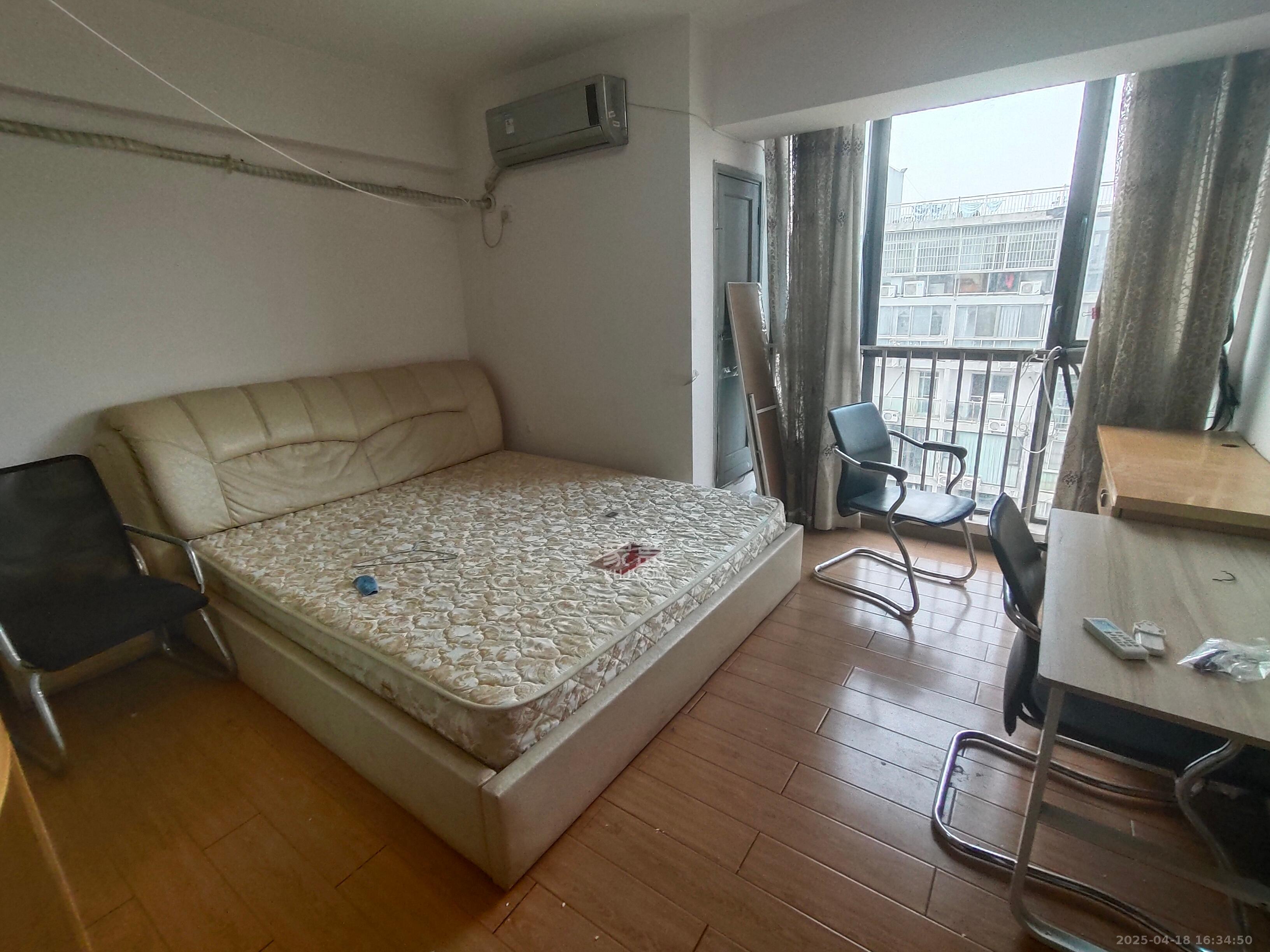 阳光100二期  1室1厅1卫   1600.00元/月室内图