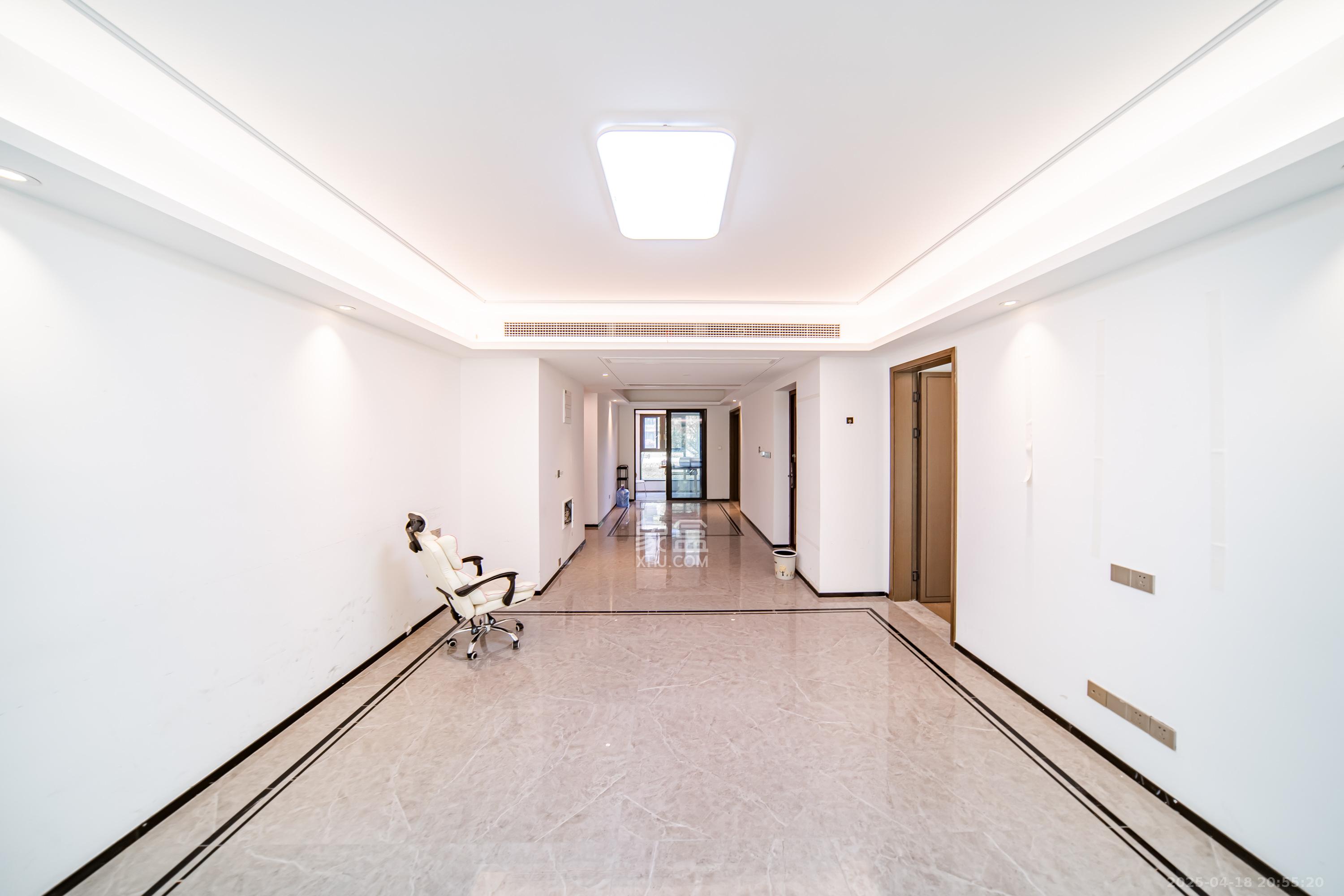 建发电建江山悦 4室2厅2卫 148.0万 建发电建江山悦 4室2厅2卫 148.0万客厅