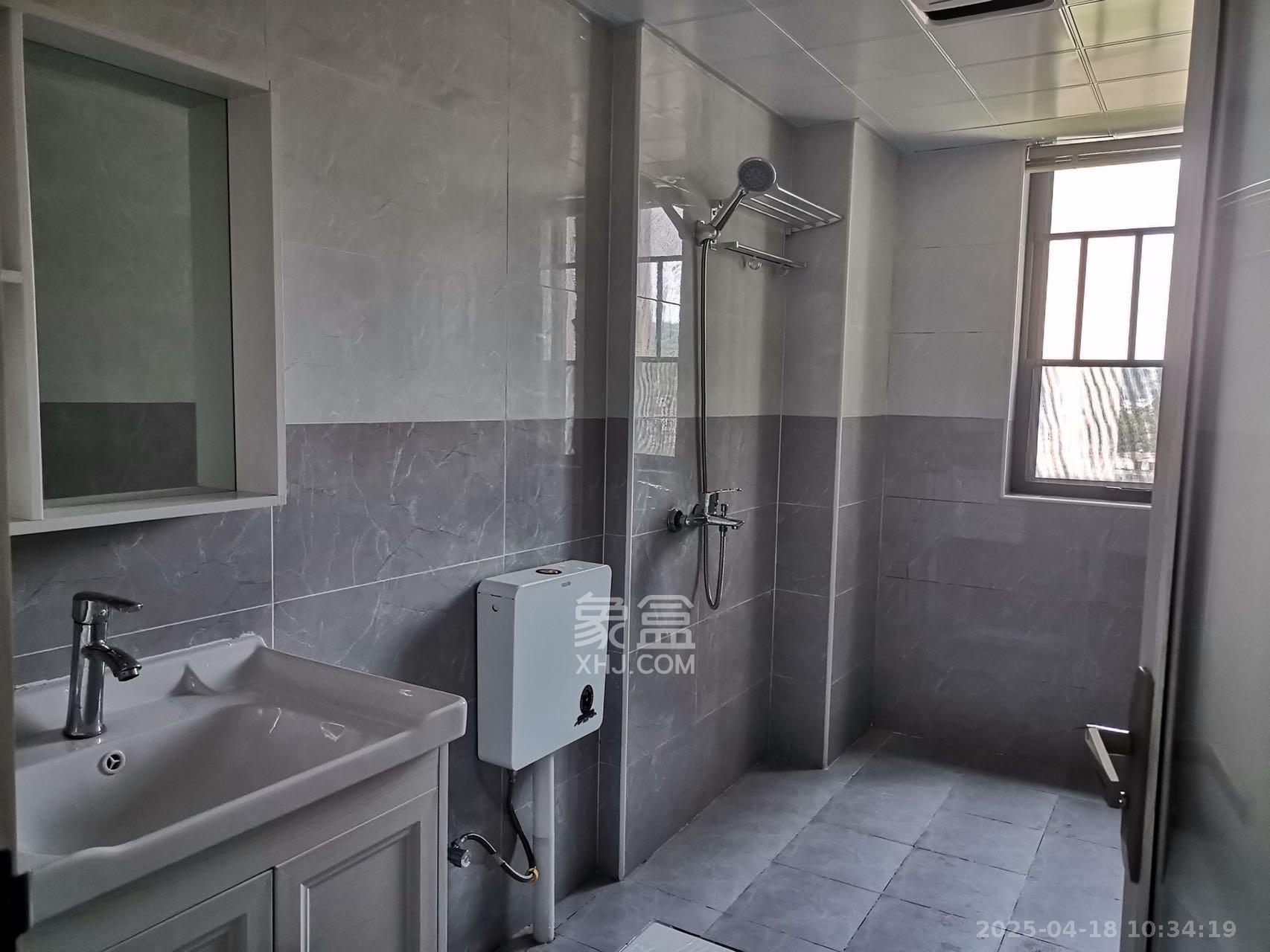 莱茵城 1室2厅1卫 2300.0元/月 莱茵城 1室2厅1卫 2300.0元/月室内图