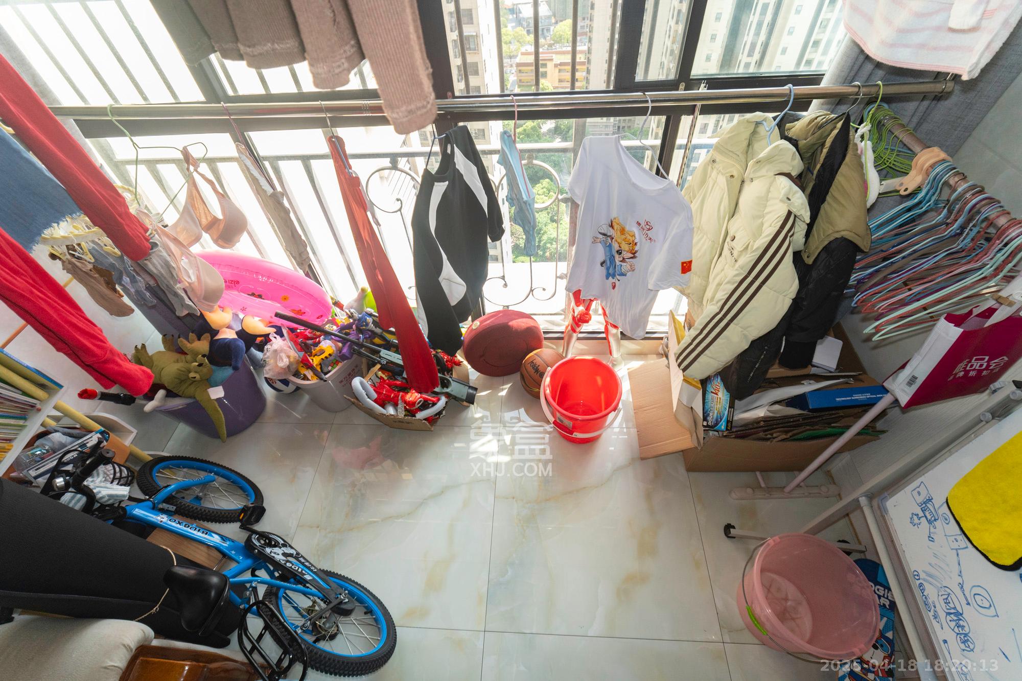 金科时代中心 3室2厅2卫 78.8万 金科时代中心 3室2厅2卫 78.8万阳台