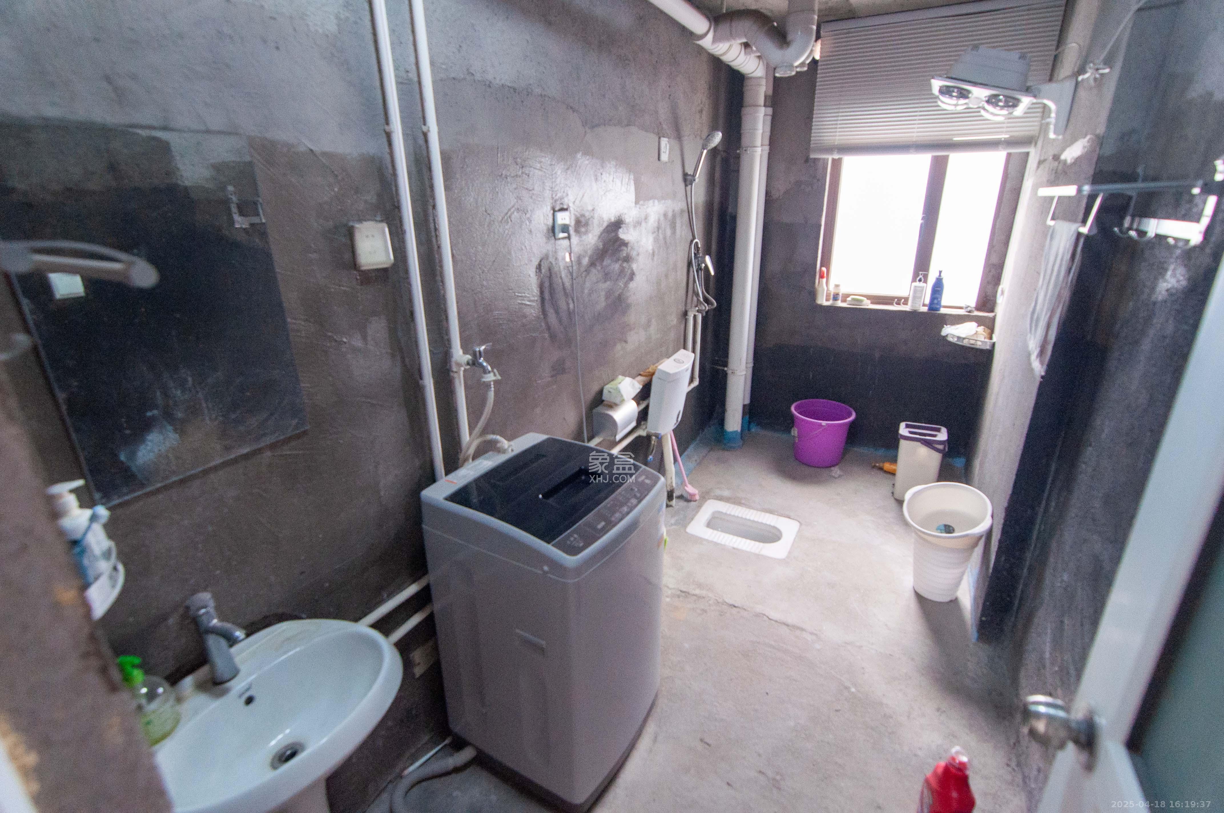 高信向日葵 3室2厅2卫 140.0万 高信向日葵 3室2厅2卫 140.0万卫生间