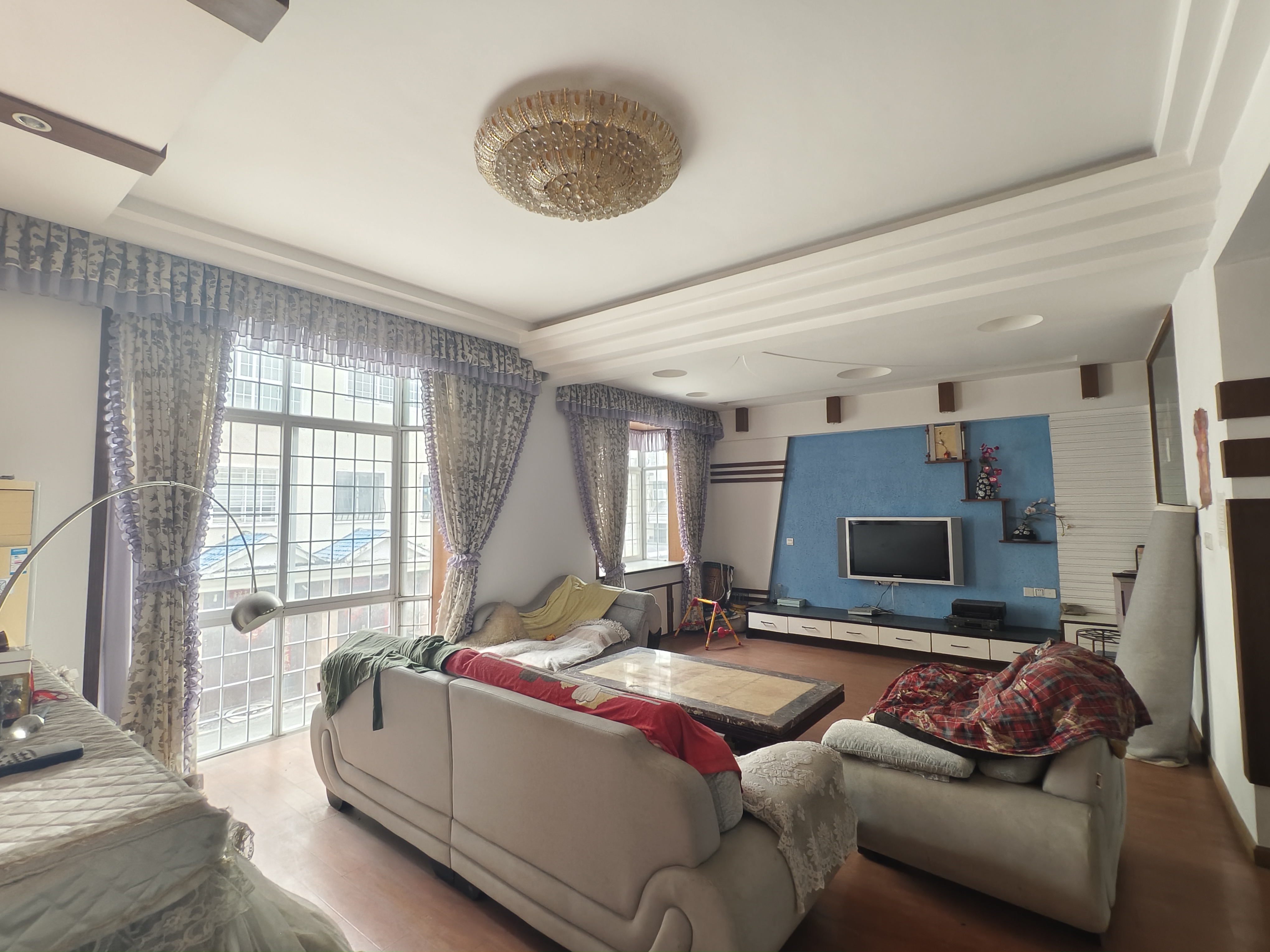 阳光别墅  5室2厅2卫    155.0万 阳光别墅  5室2厅2卫    155.0万客厅