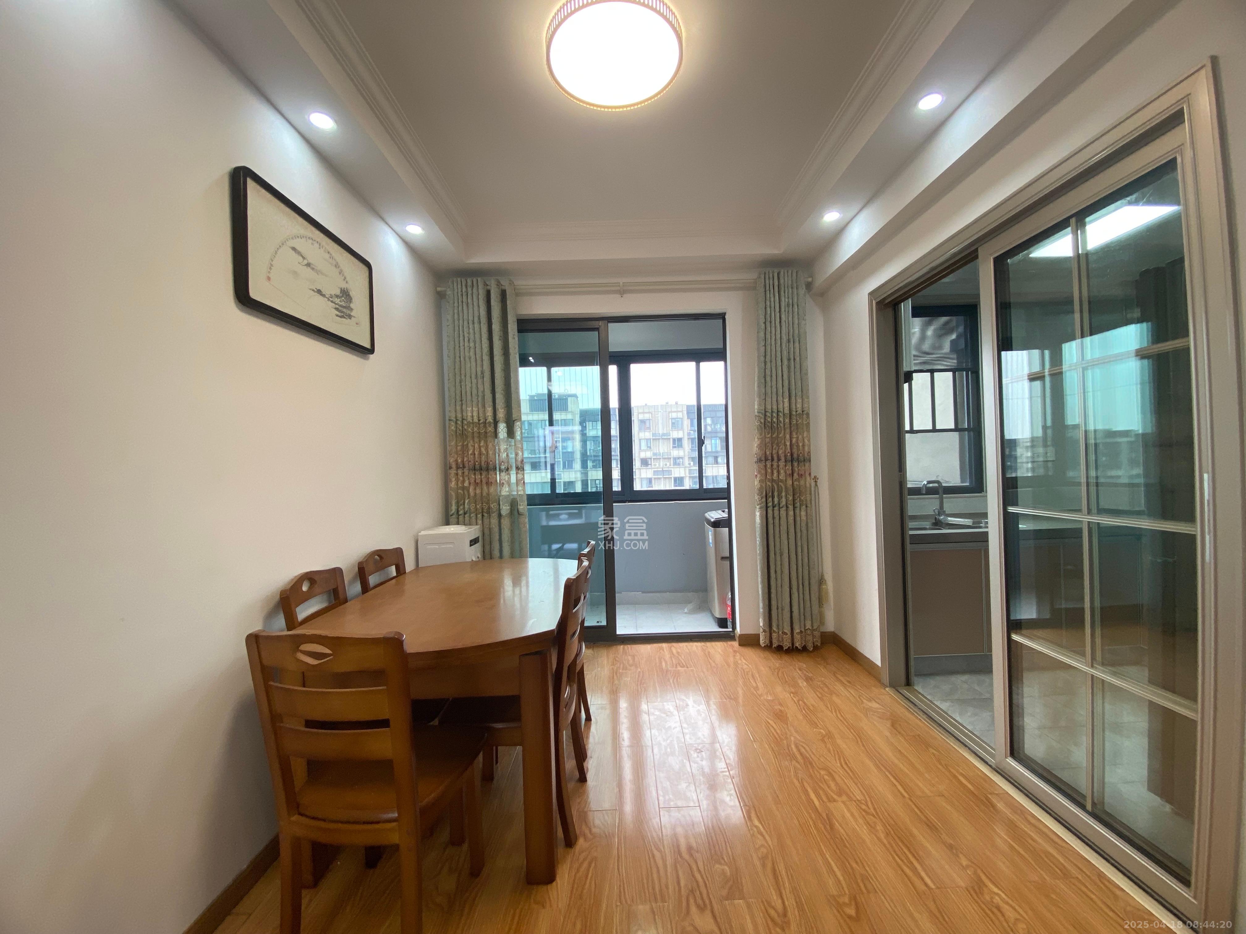 中建悦和城  4室2厅2卫   2600.00元/月室内图