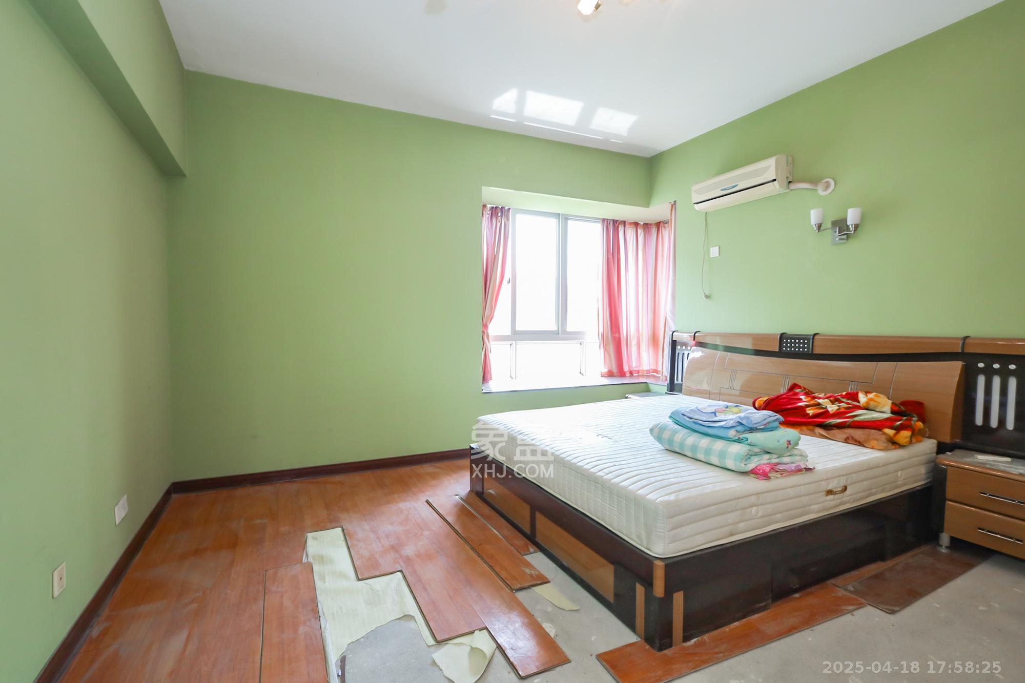 江岸景苑 3室2厅2卫 165.0万 江岸景苑 3室2厅2卫 165.0万卧室