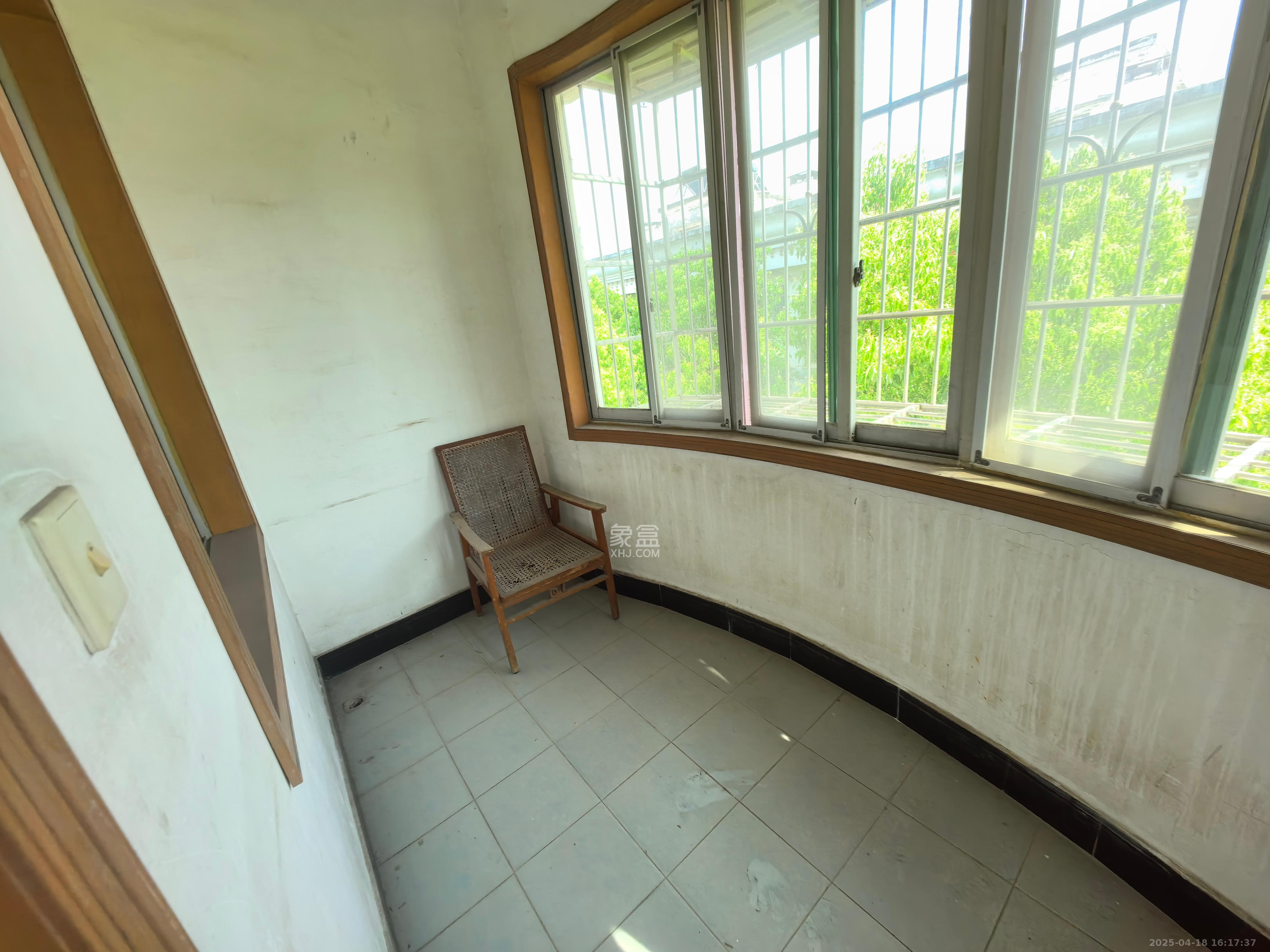 中南汽车世界 3室2厅1卫 1200.0元/月 中南汽车世界 3室2厅1卫 1200.0元/月室内图