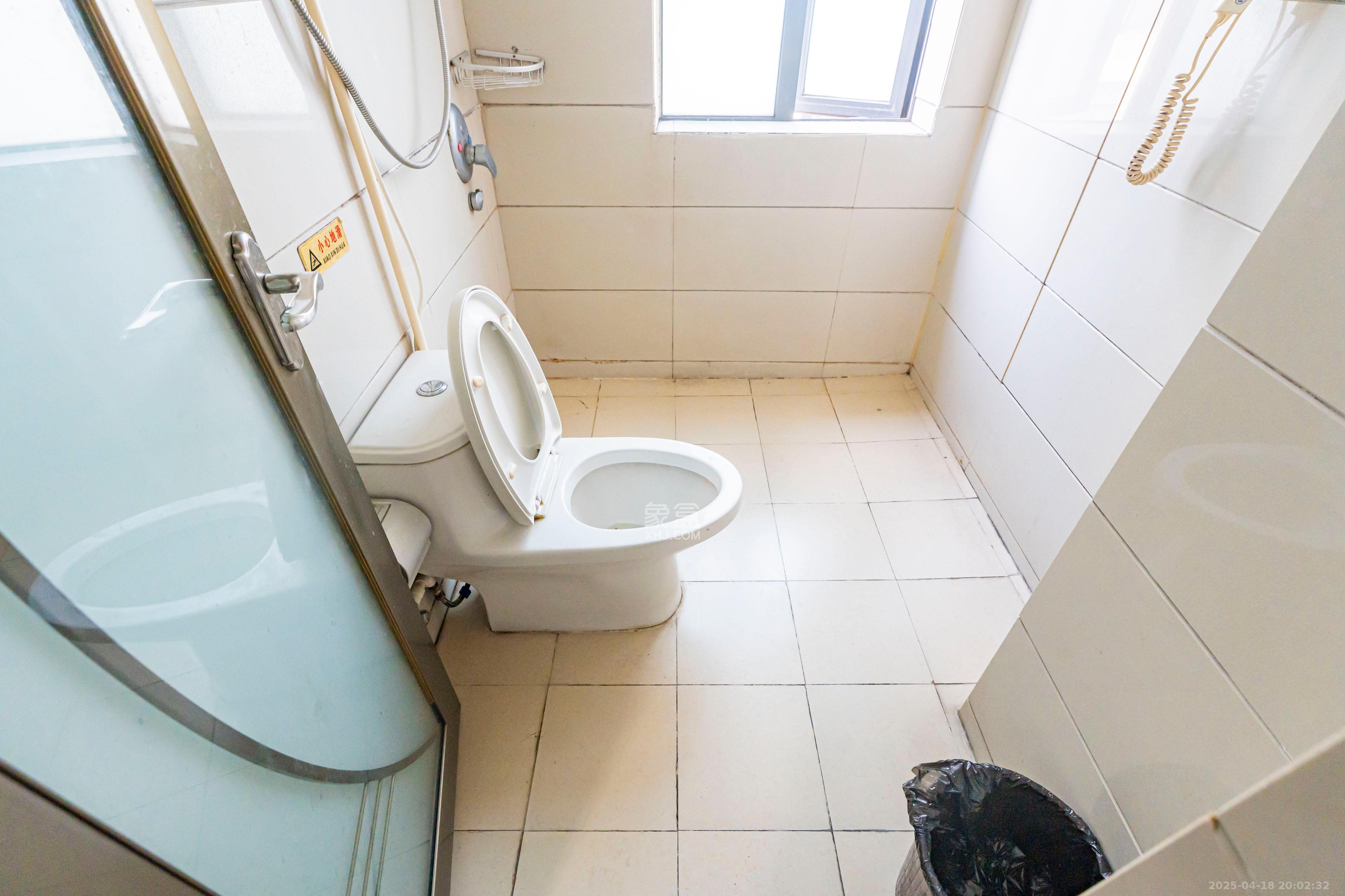 名富公寓  1室1厅1卫    55.0万 名富公寓  1室1厅1卫    55.0万卫生间