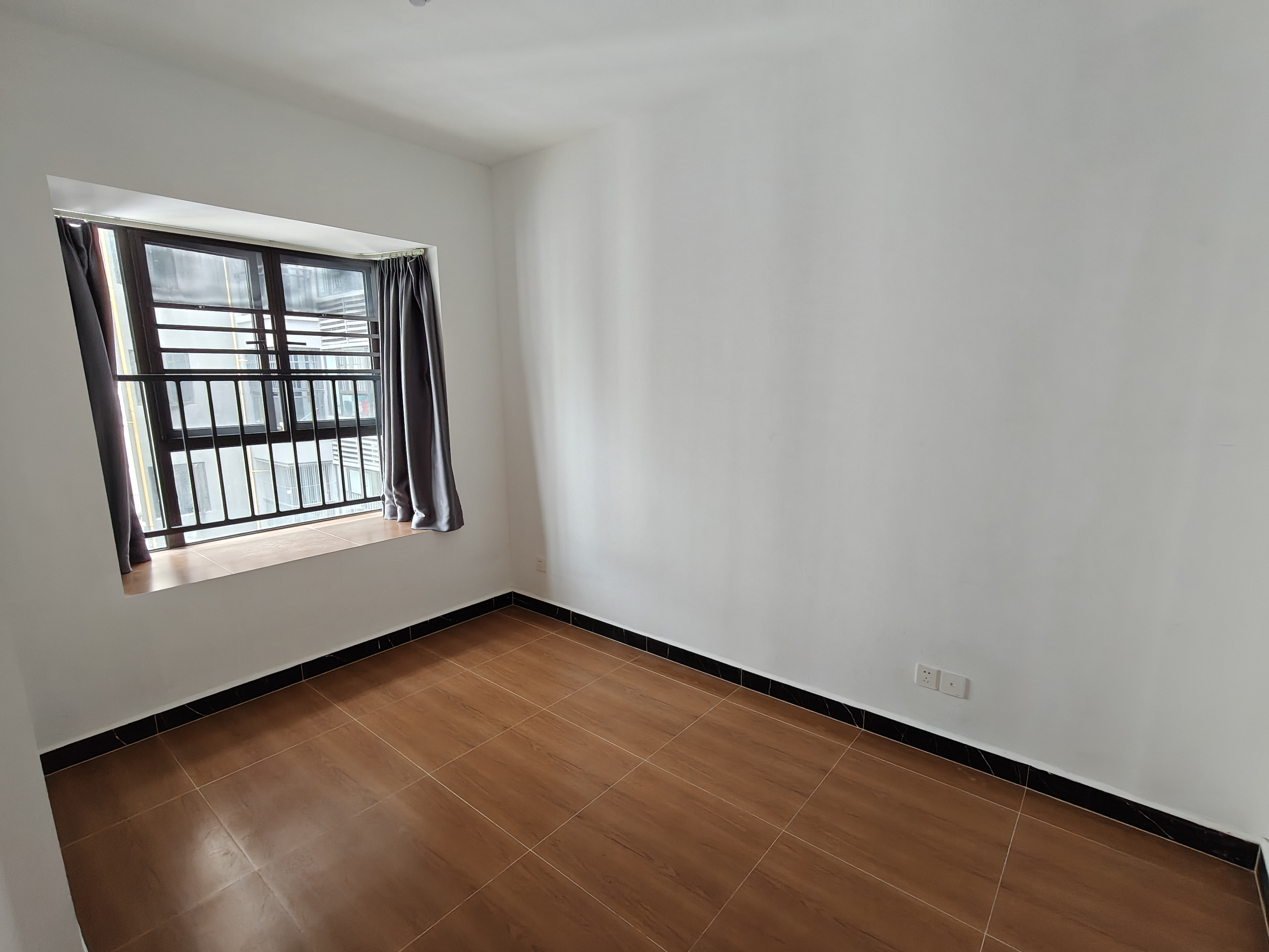 坡博家园三区  3室1厅1卫   2500.00元/月室内图