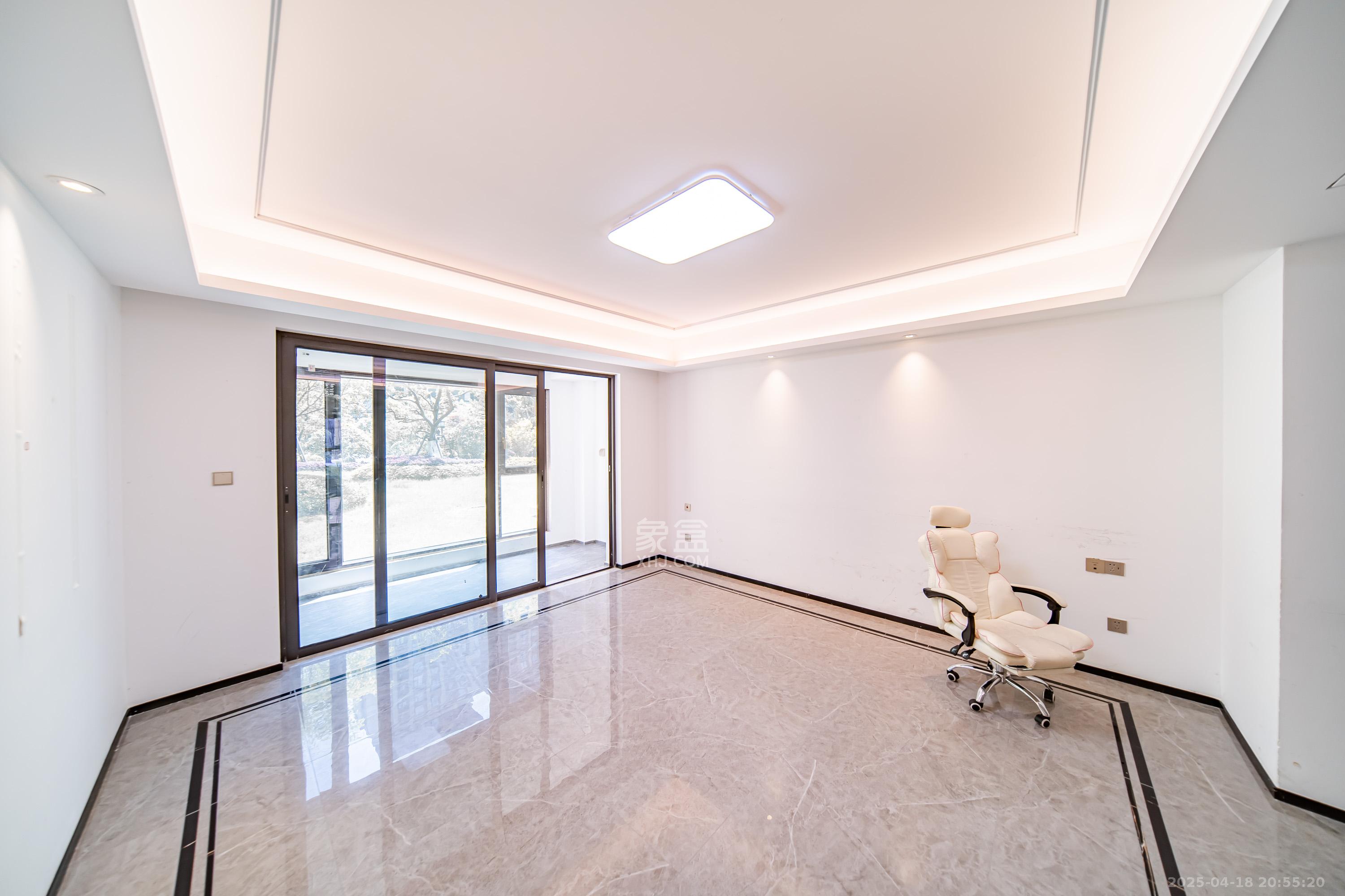 建发电建江山悦 4室2厅2卫 148.0万 建发电建江山悦 4室2厅2卫 148.0万客厅