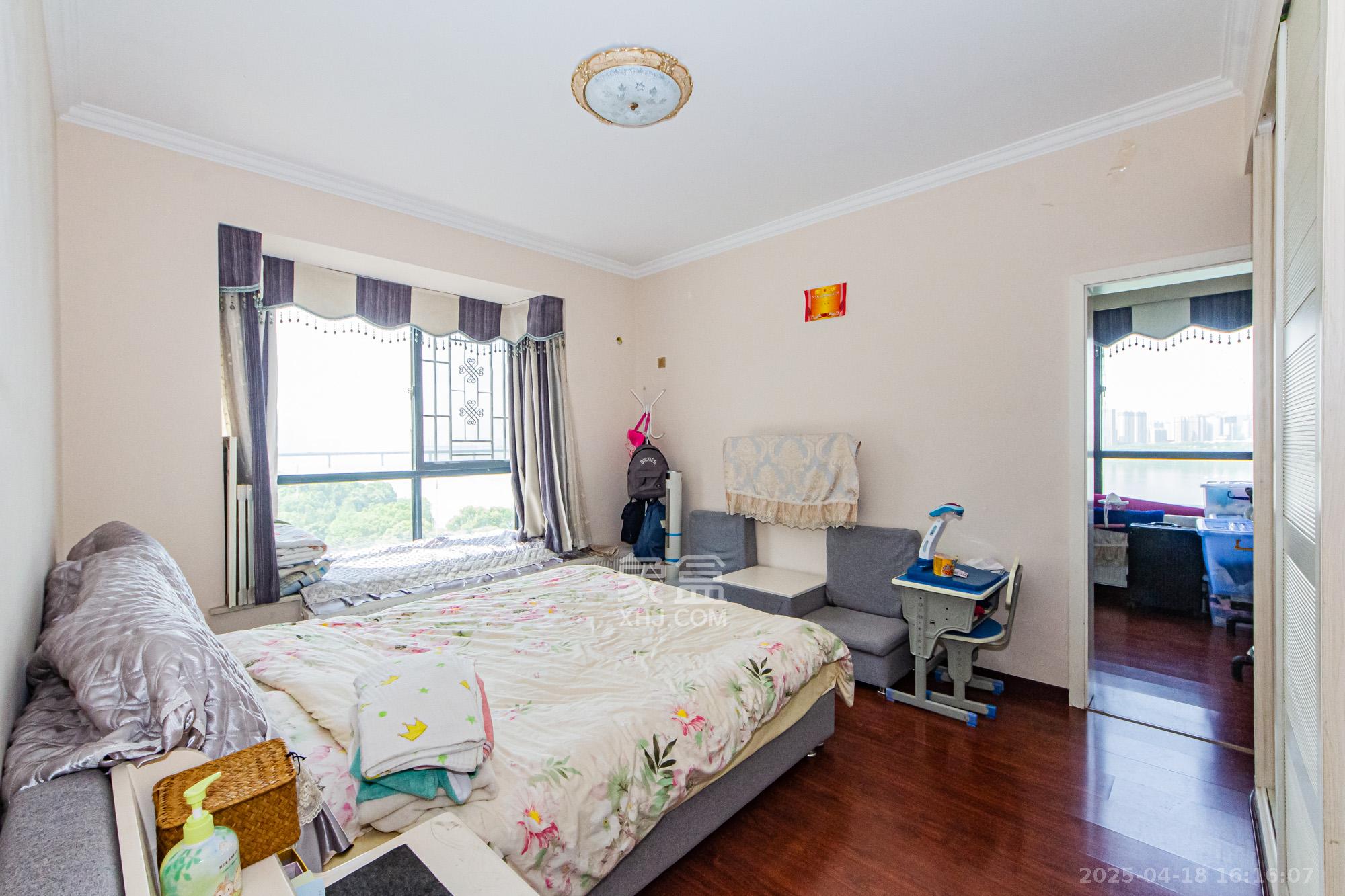 湘江世纪城聚江苑 4室2厅2卫 195.0万 湘江世纪城聚江苑 4室2厅2卫 195.0万卧室