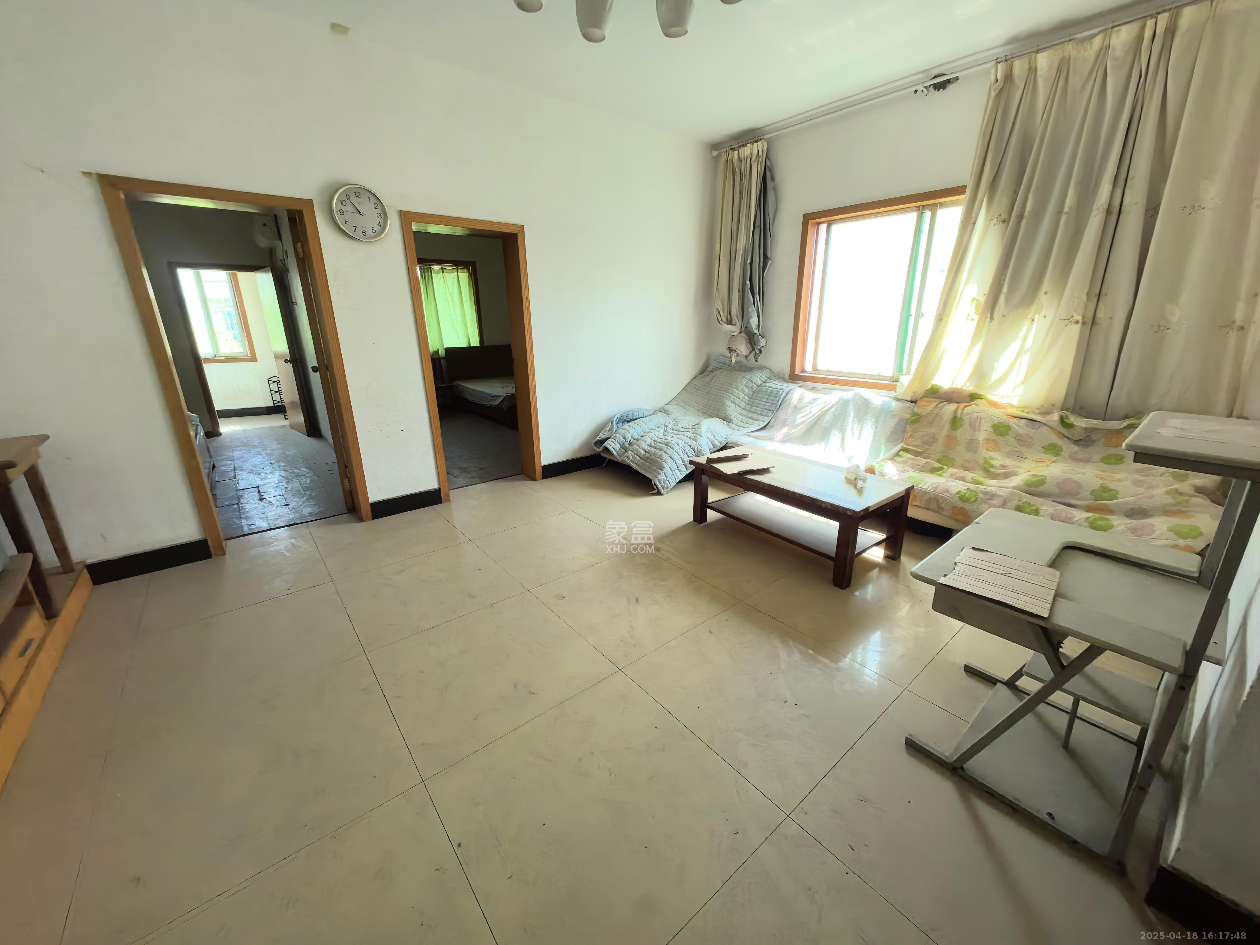 中南汽车世界 3室2厅1卫 1200.0元/月 中南汽车世界 3室2厅1卫 1200.0元/月室内图