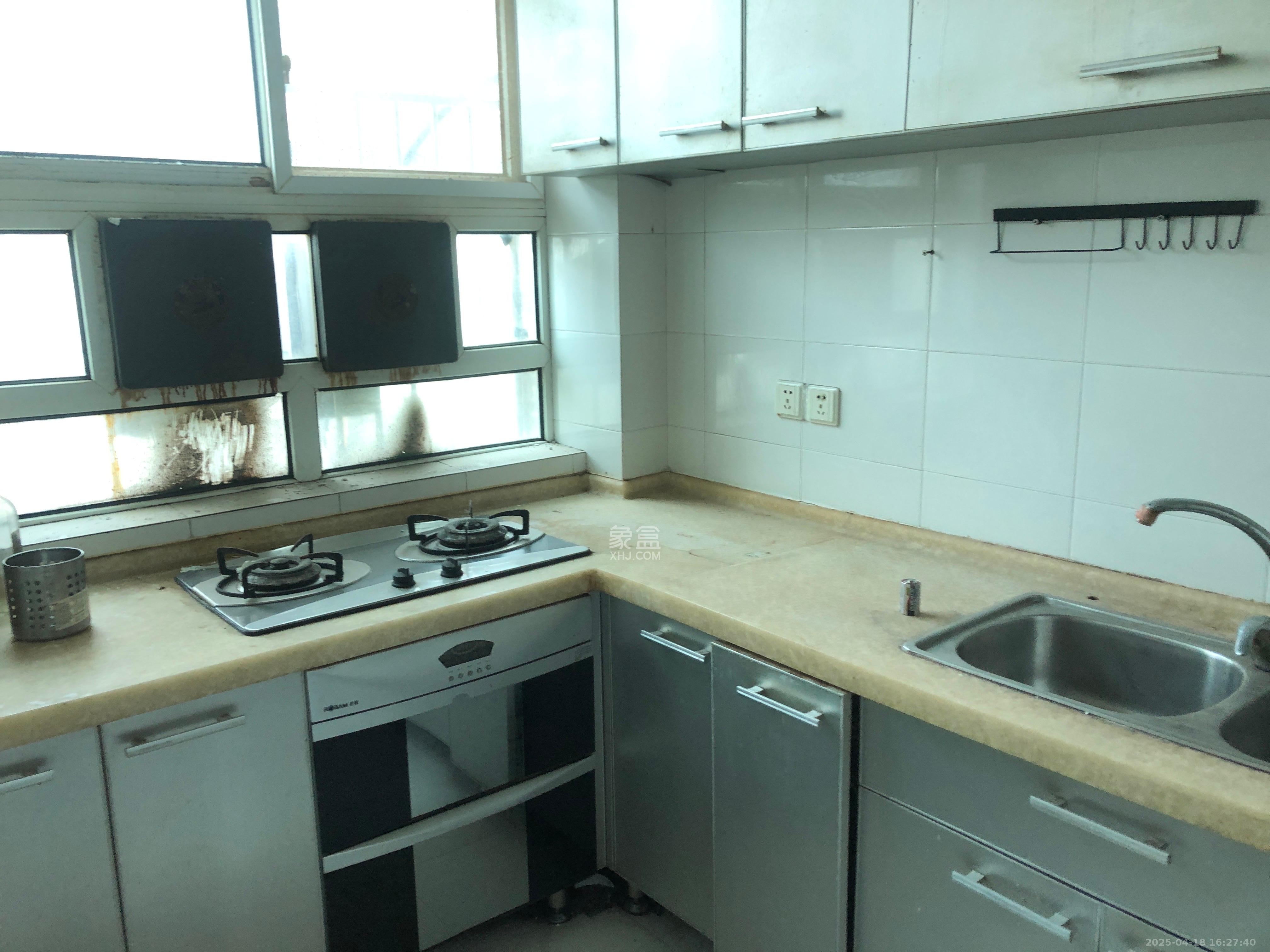 欣安小区  3室2厅2卫   1500.00元/月室内图