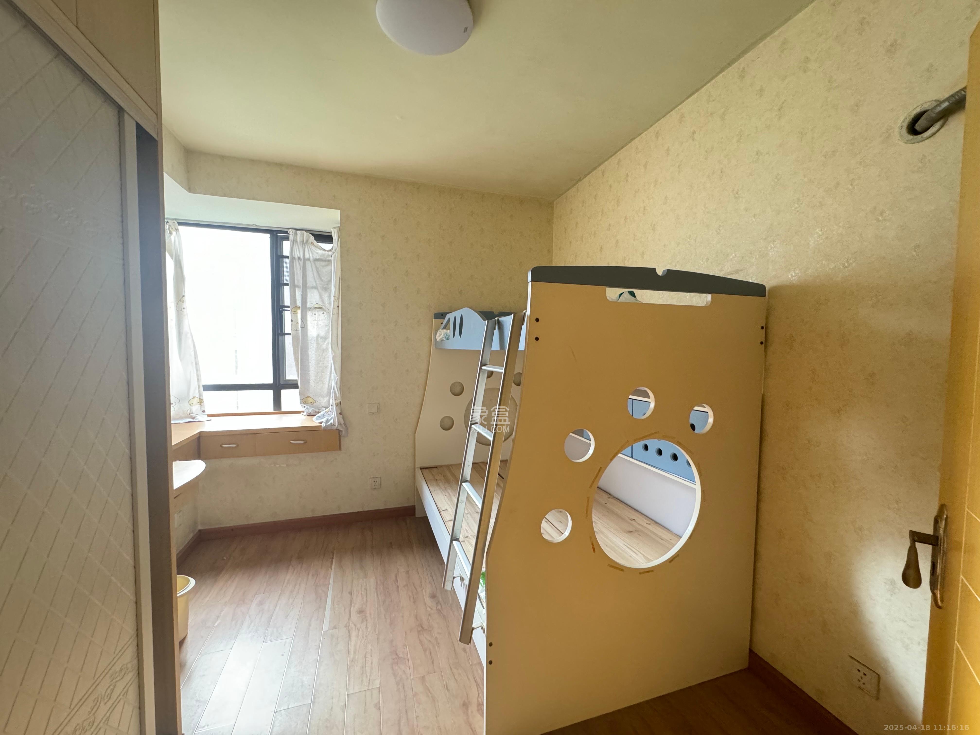 华润凤凰城一期  2室2厅1卫   1800.00元/月室内图
