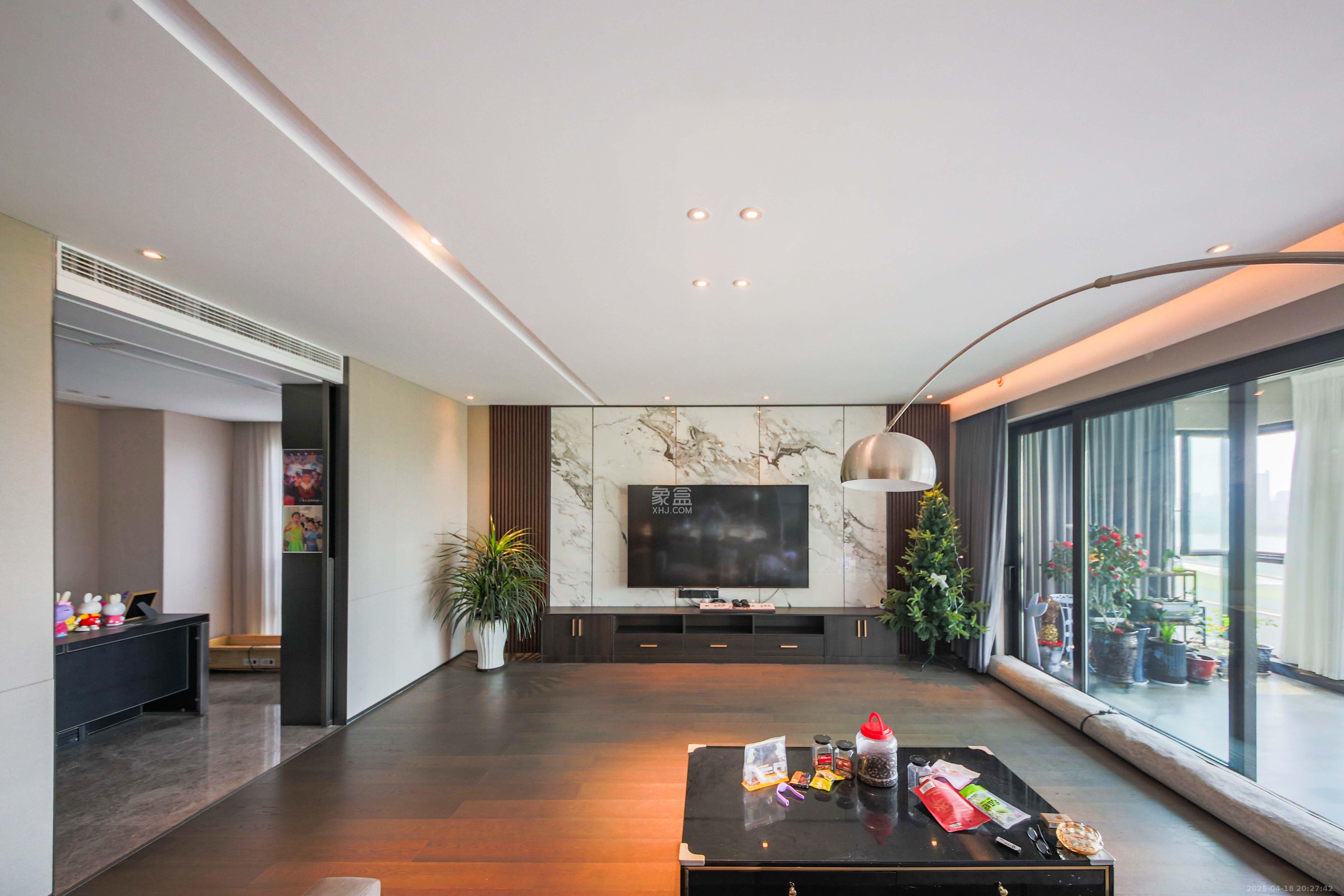 印湘江一期 6室2厅6卫 799.0万 印湘江一期 6室2厅6卫 799.0万客厅