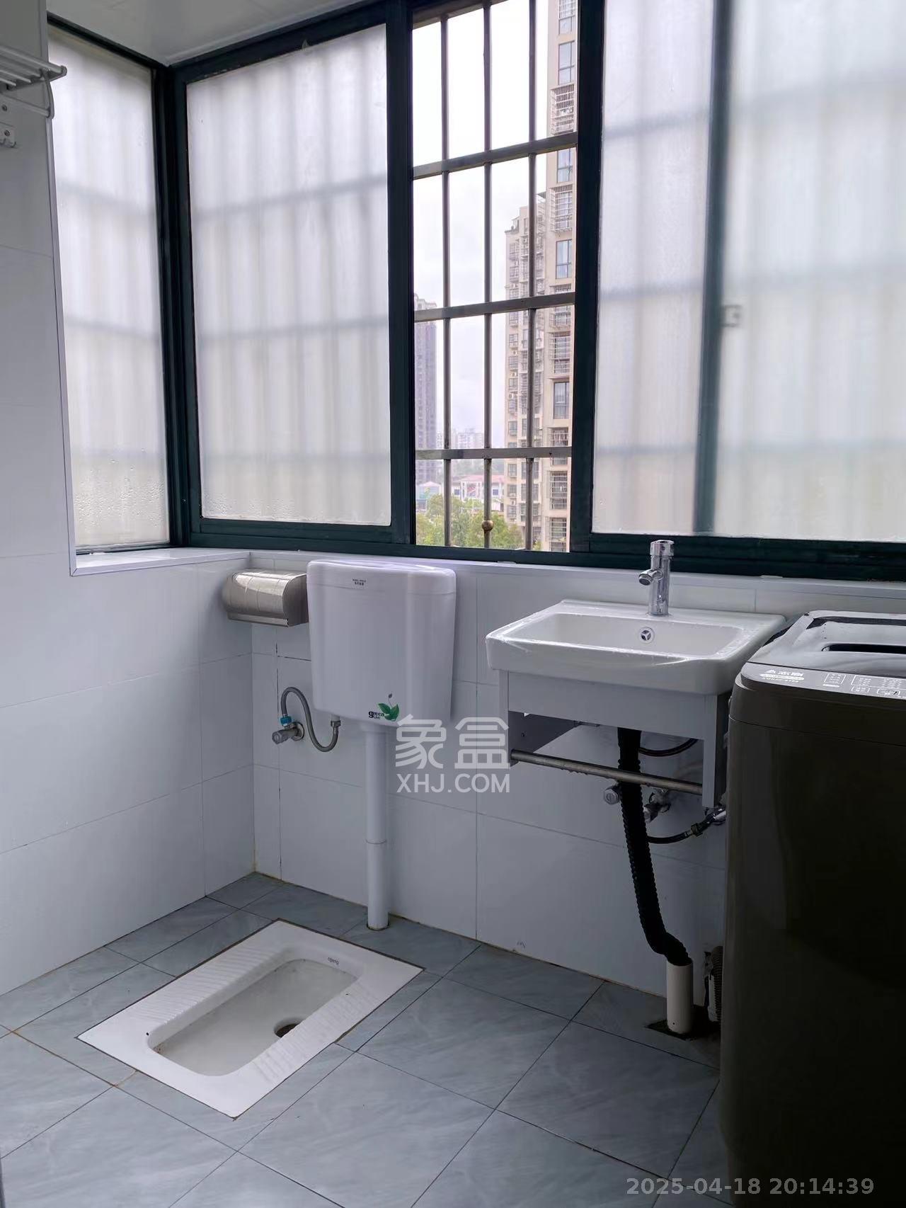岳华嘉园  1室1厅1卫    1200.0元/月室内图