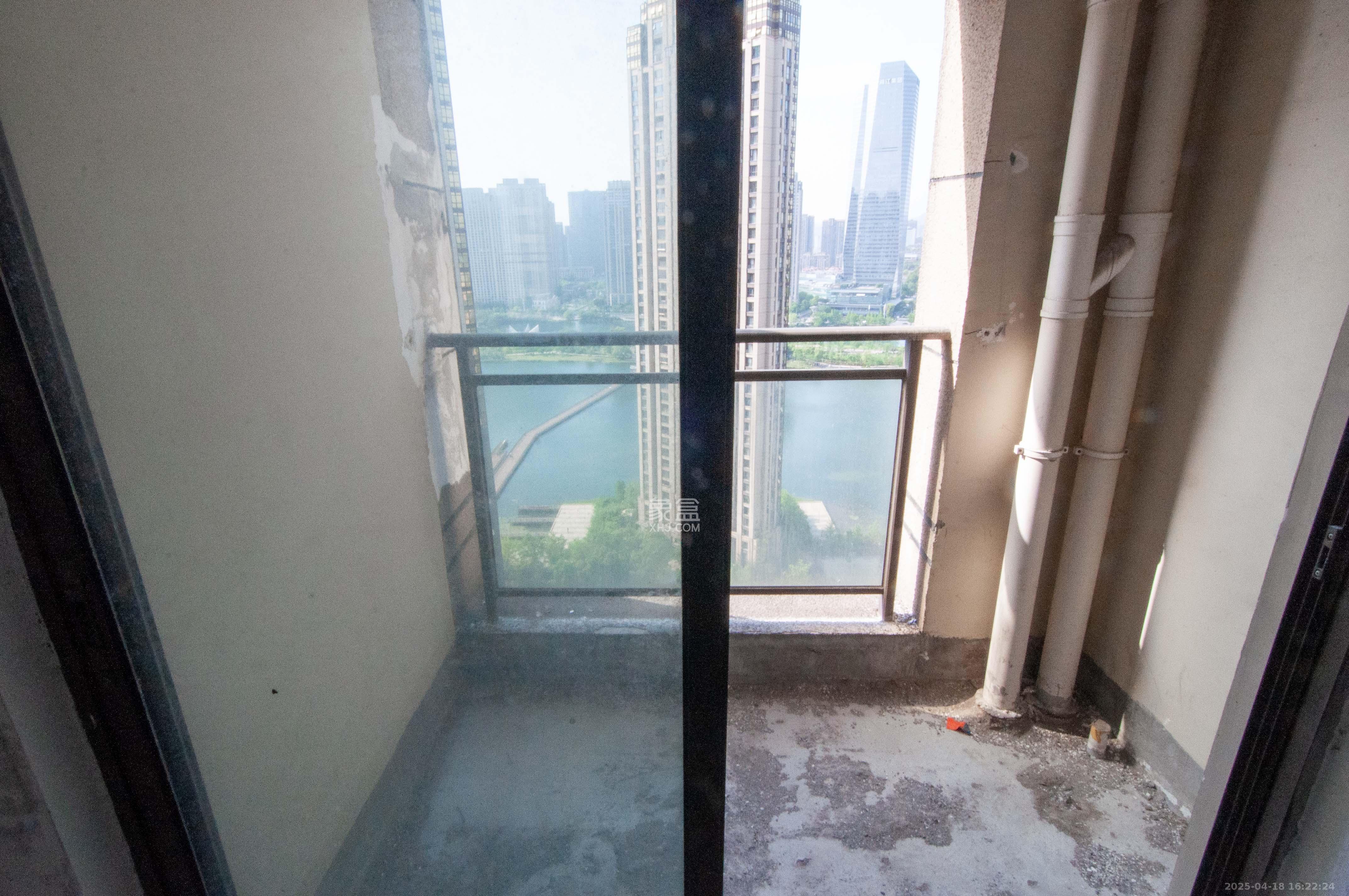 金茂梅溪湖 4室2厅1卫 258.0万 金茂梅溪湖 4室2厅1卫 258.0万其他