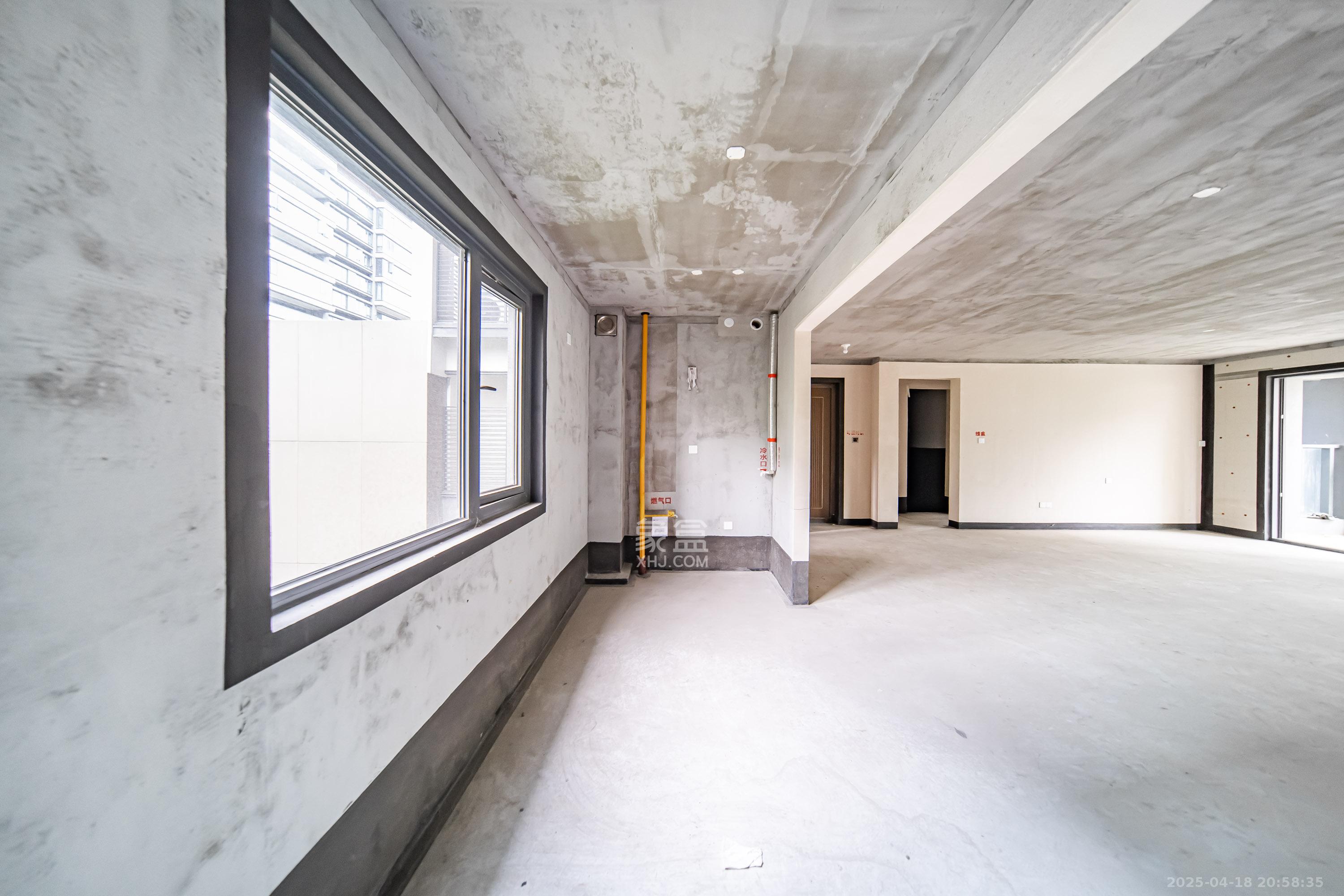 华润置地润樾府  4室2厅2卫    199.9万 华润置地润樾府  4室2厅2卫    199.9万厨房