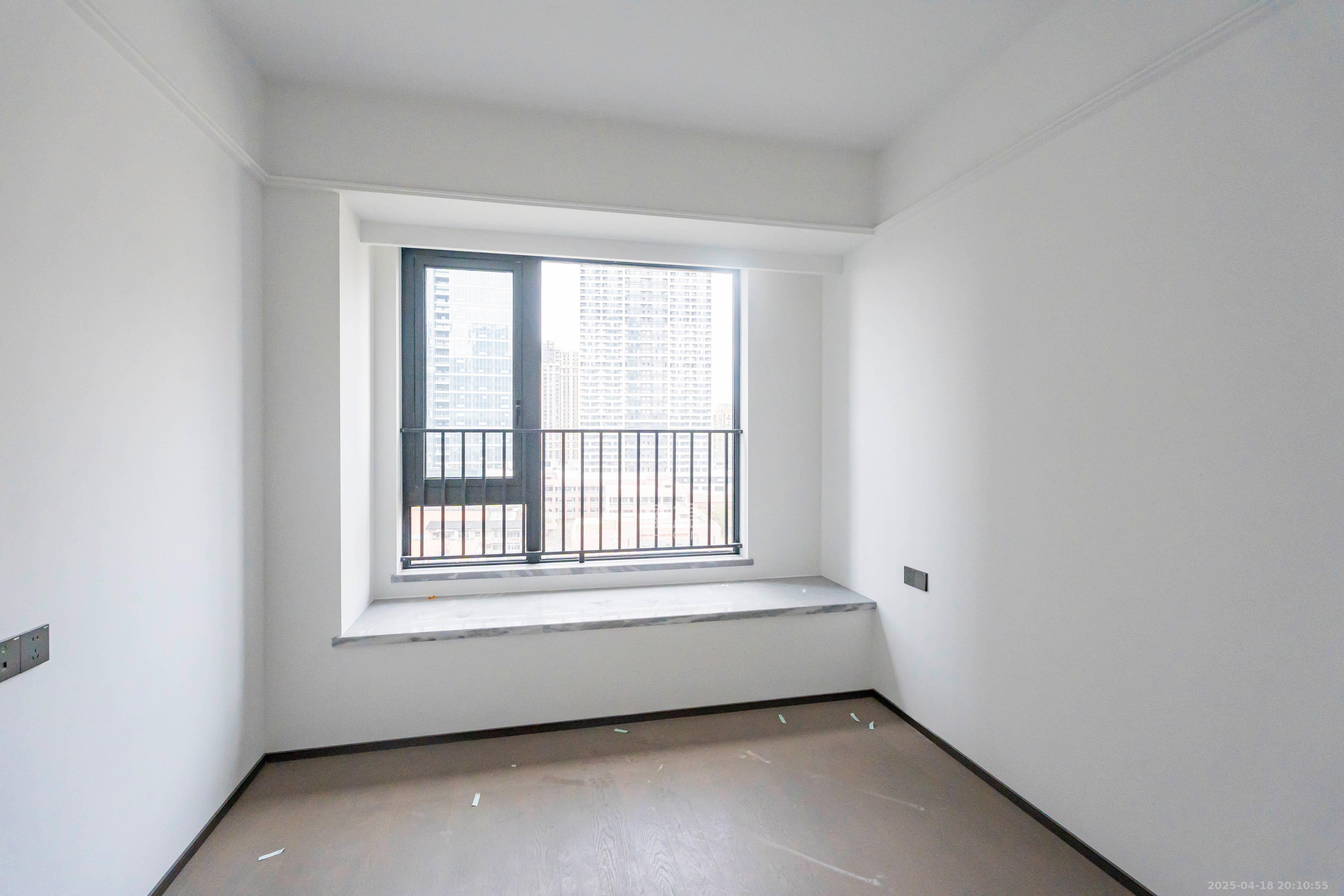 建发养云  4室2厅3卫   500.00万卧室