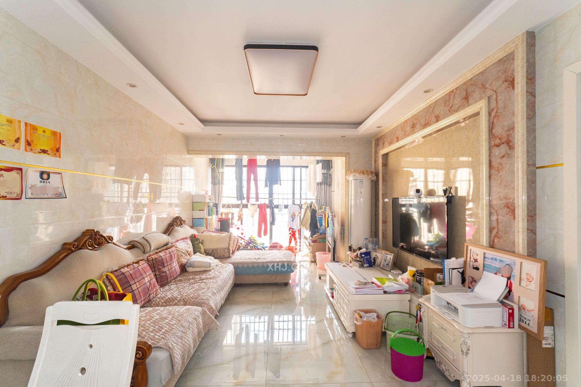 金科时代中心 3室2厅2卫 78.8万 金科时代中心 3室2厅2卫 78.8万客厅