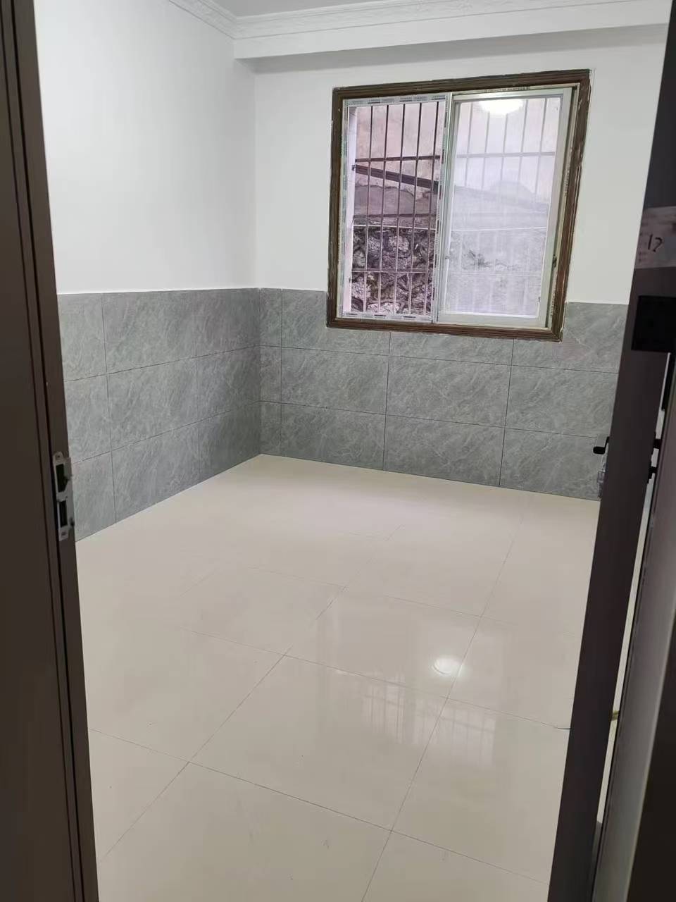 紫云小区  4室2厅2卫   1500.00元/月室内图