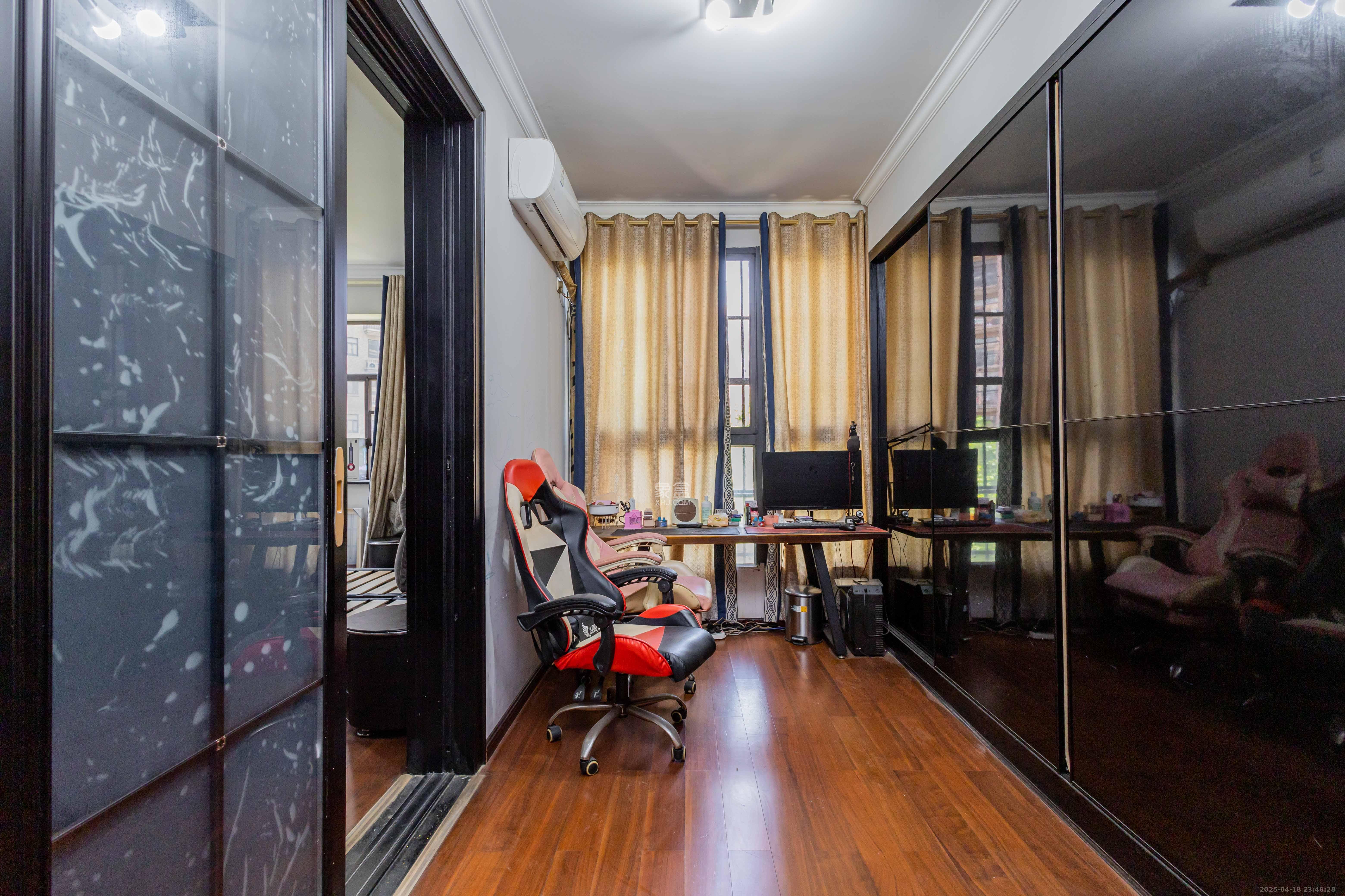 康桥长郡 4室2厅2卫 98.0万 康桥长郡 4室2厅2卫 98.0万卧室