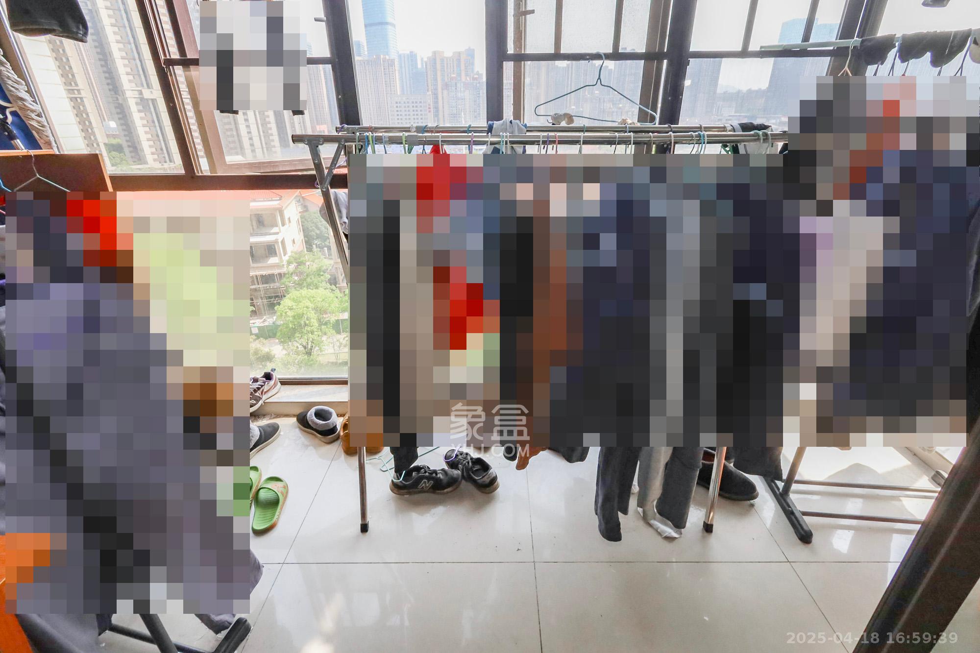 芙蓉别墅山庄（嘉湘华庭）  3室2厅1卫   115.00万阳台