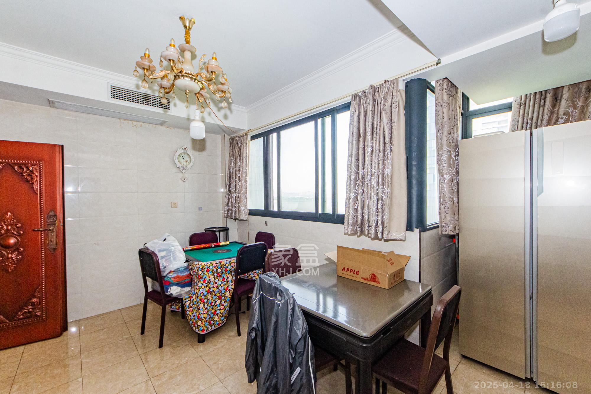 湘江世纪城聚江苑 4室2厅2卫 195.0万 湘江世纪城聚江苑 4室2厅2卫 195.0万阳台