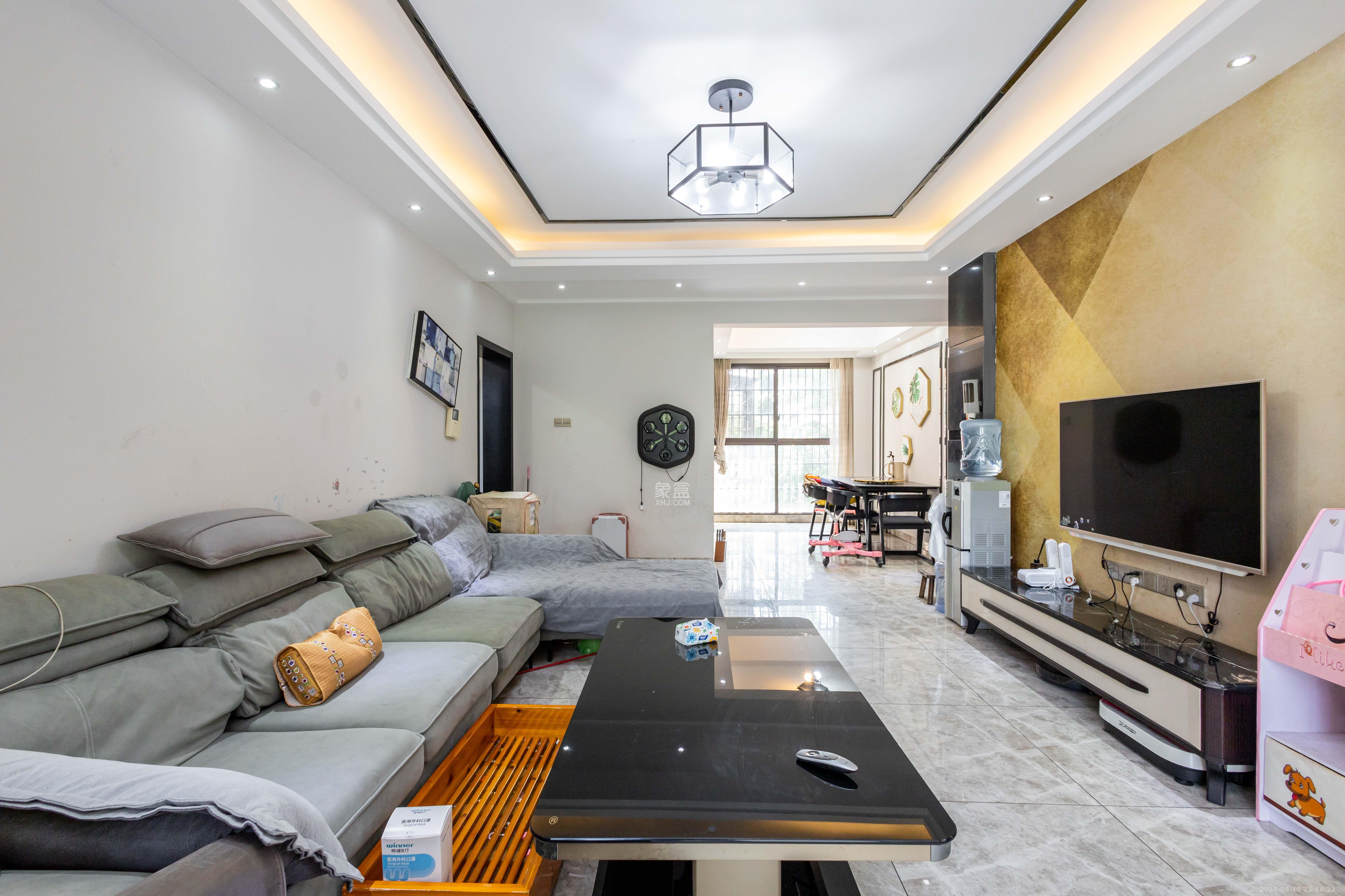 康桥长郡 4室2厅2卫 98.0万 康桥长郡 4室2厅2卫 98.0万客厅