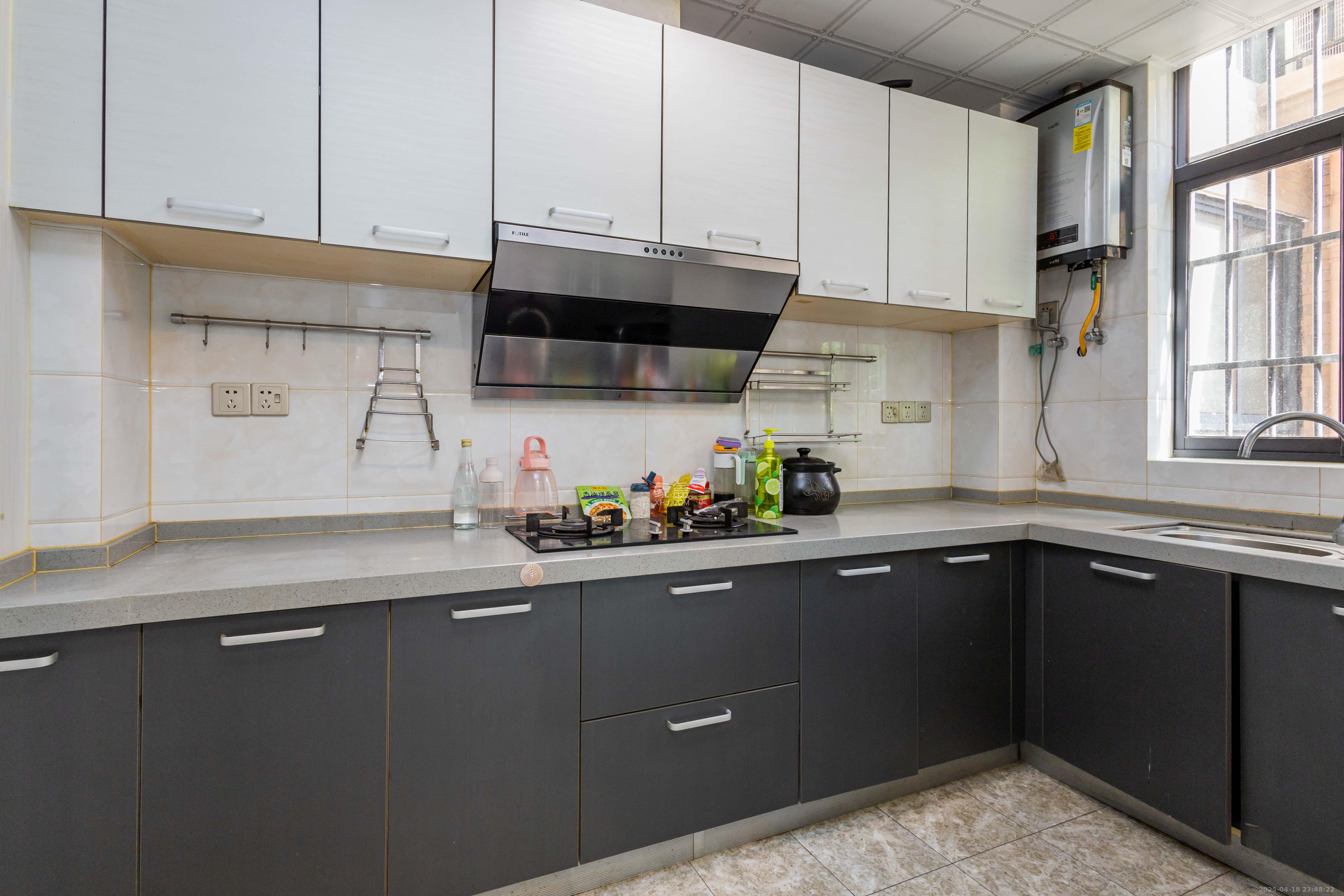 康桥长郡 4室2厅2卫 98.0万 康桥长郡 4室2厅2卫 98.0万厨房