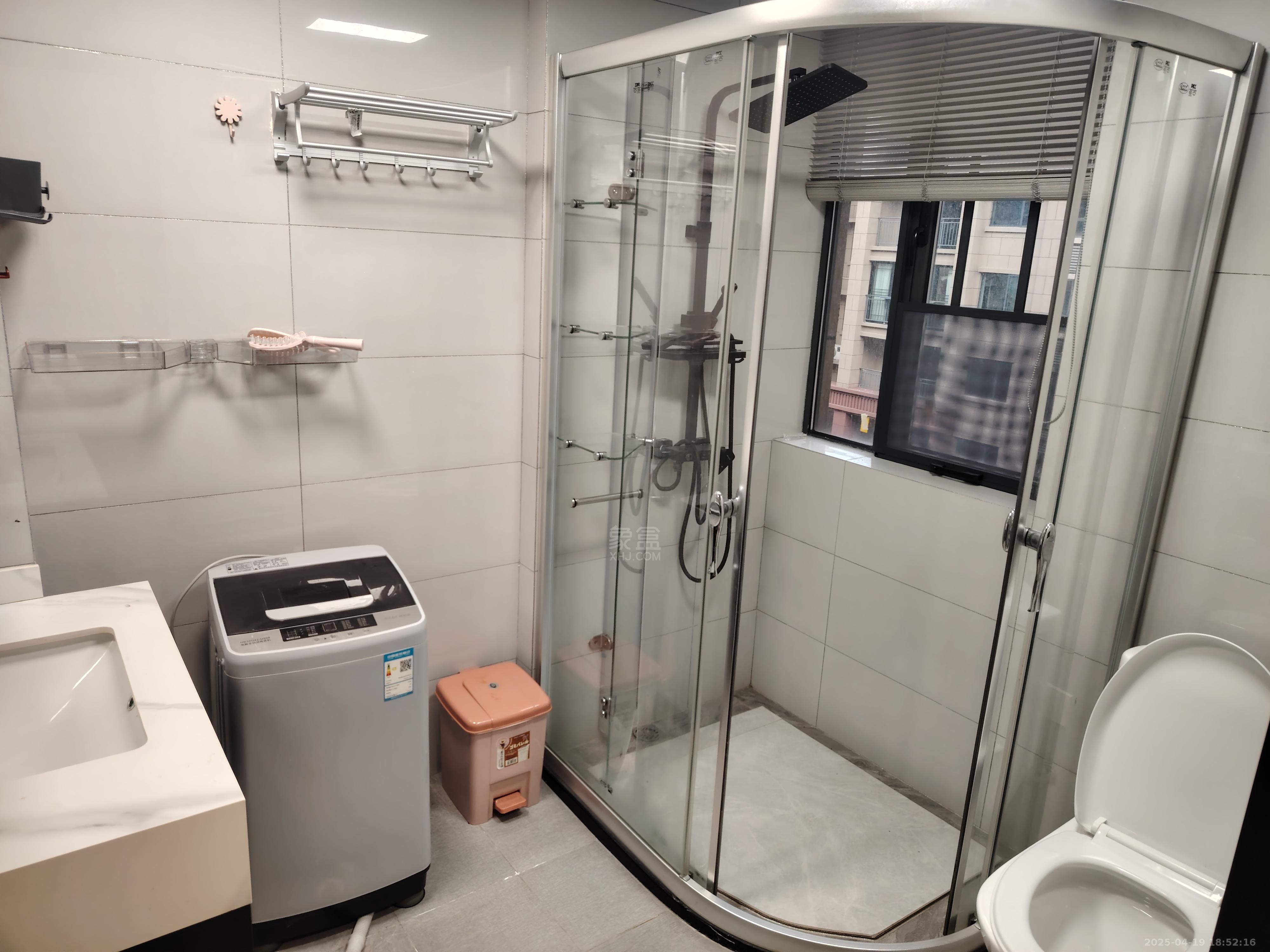 盛世金龙湾 3室2厅2卫 2000.0元/月 盛世金龙湾 3室2厅2卫 2000.0元/月室内图