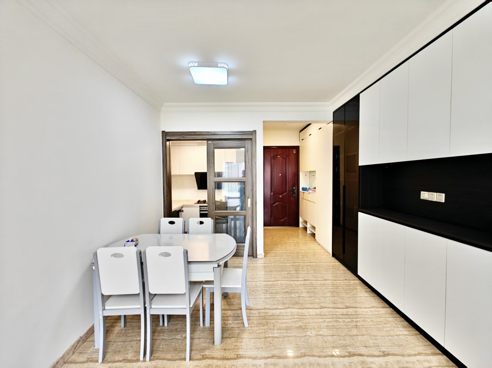 碧桂园酃湖世家 3室2厅2卫 2100.0元/月 碧桂园酃湖世家 3室2厅2卫 2100.0元/月室内图