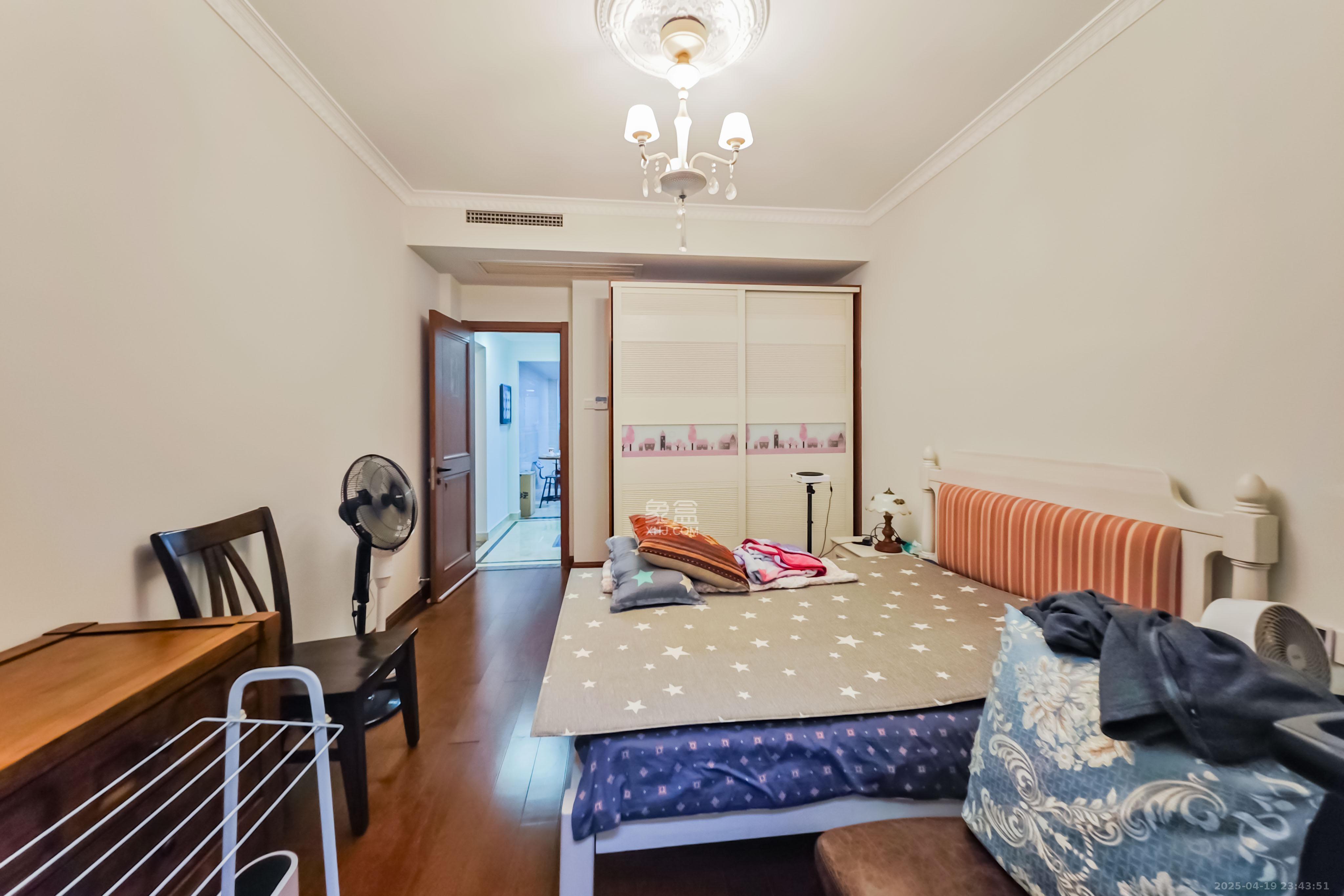 万科金域华府三四期  5室2厅3卫    340.0万 万科金域华府三四期  5室2厅3卫    340.0万卧室