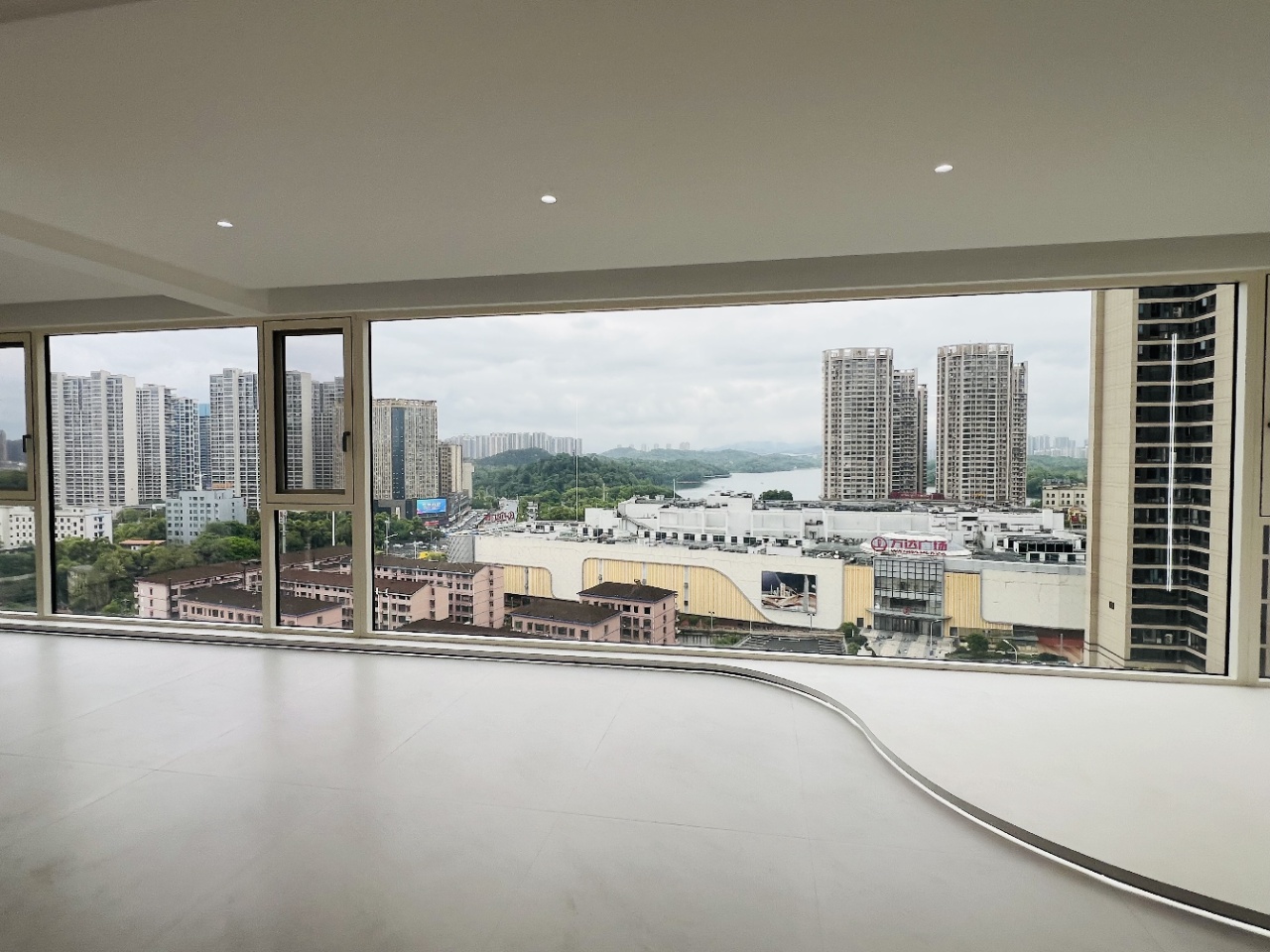 建发央著（悦发央著）  5室2厅3卫   316.00万室内图