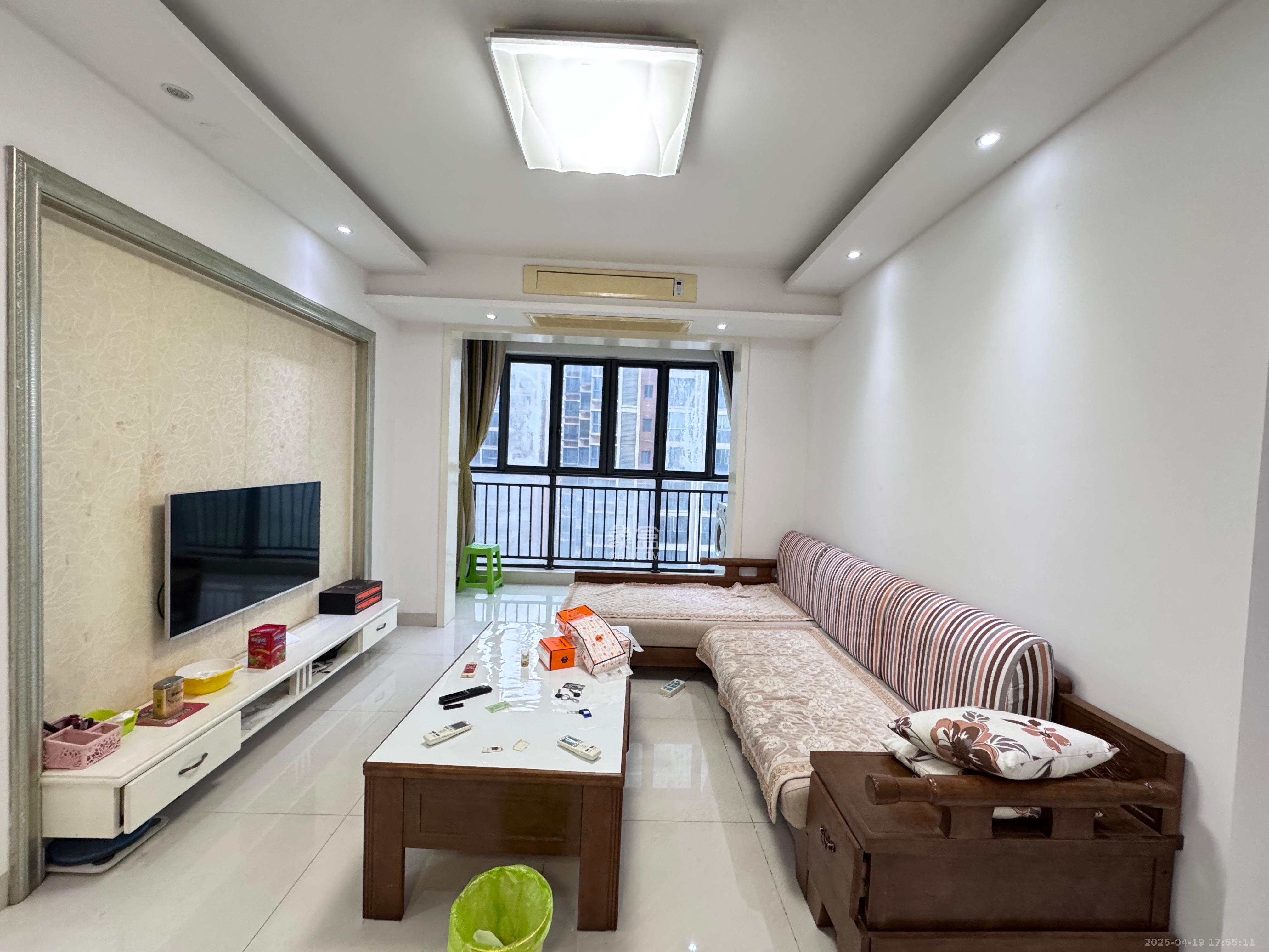 恒生碧水龙庭  3室1厅1卫   2200.00元/月