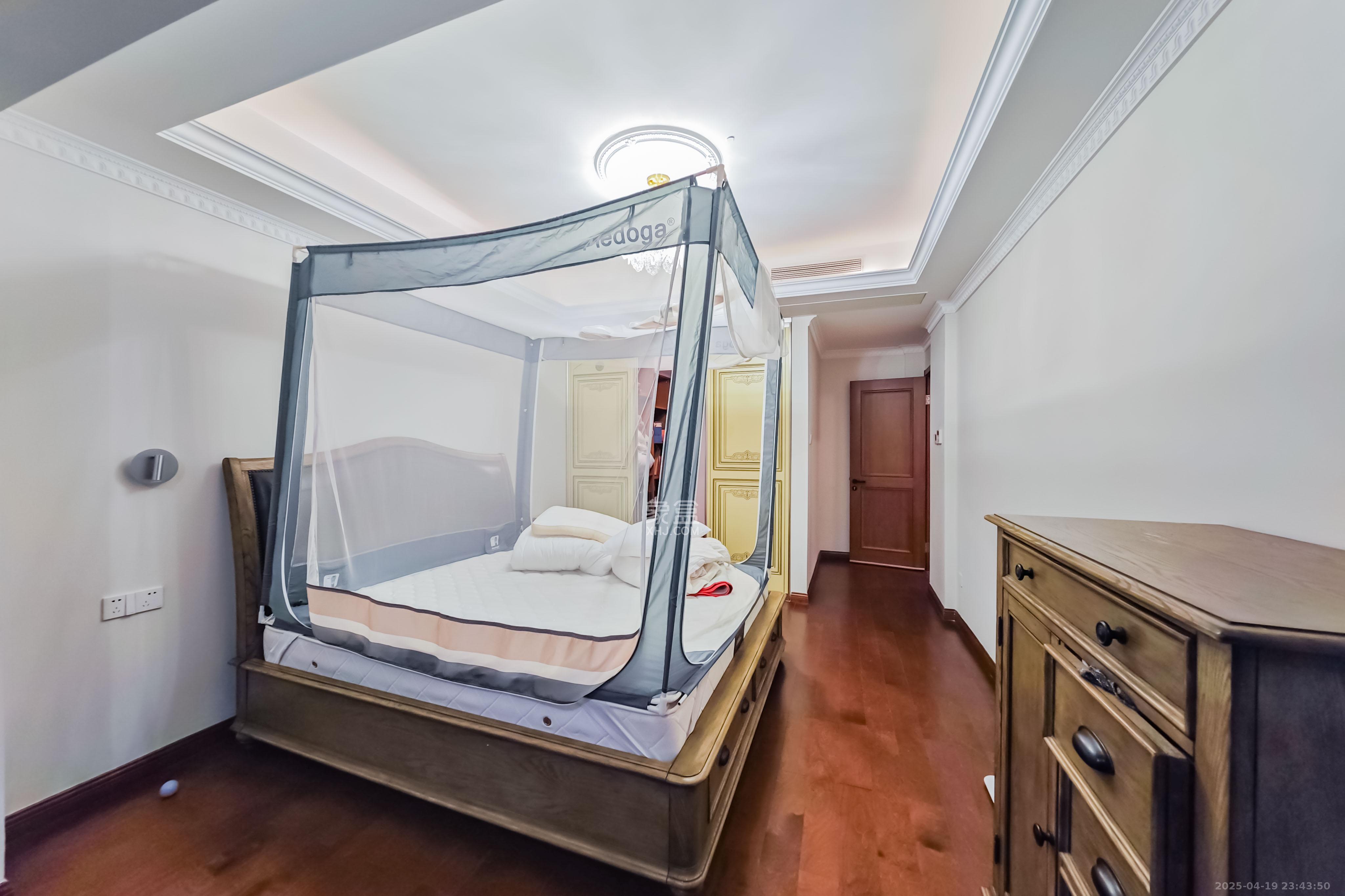 万科金域华府三四期  5室2厅3卫    340.0万 万科金域华府三四期  5室2厅3卫    340.0万卧室