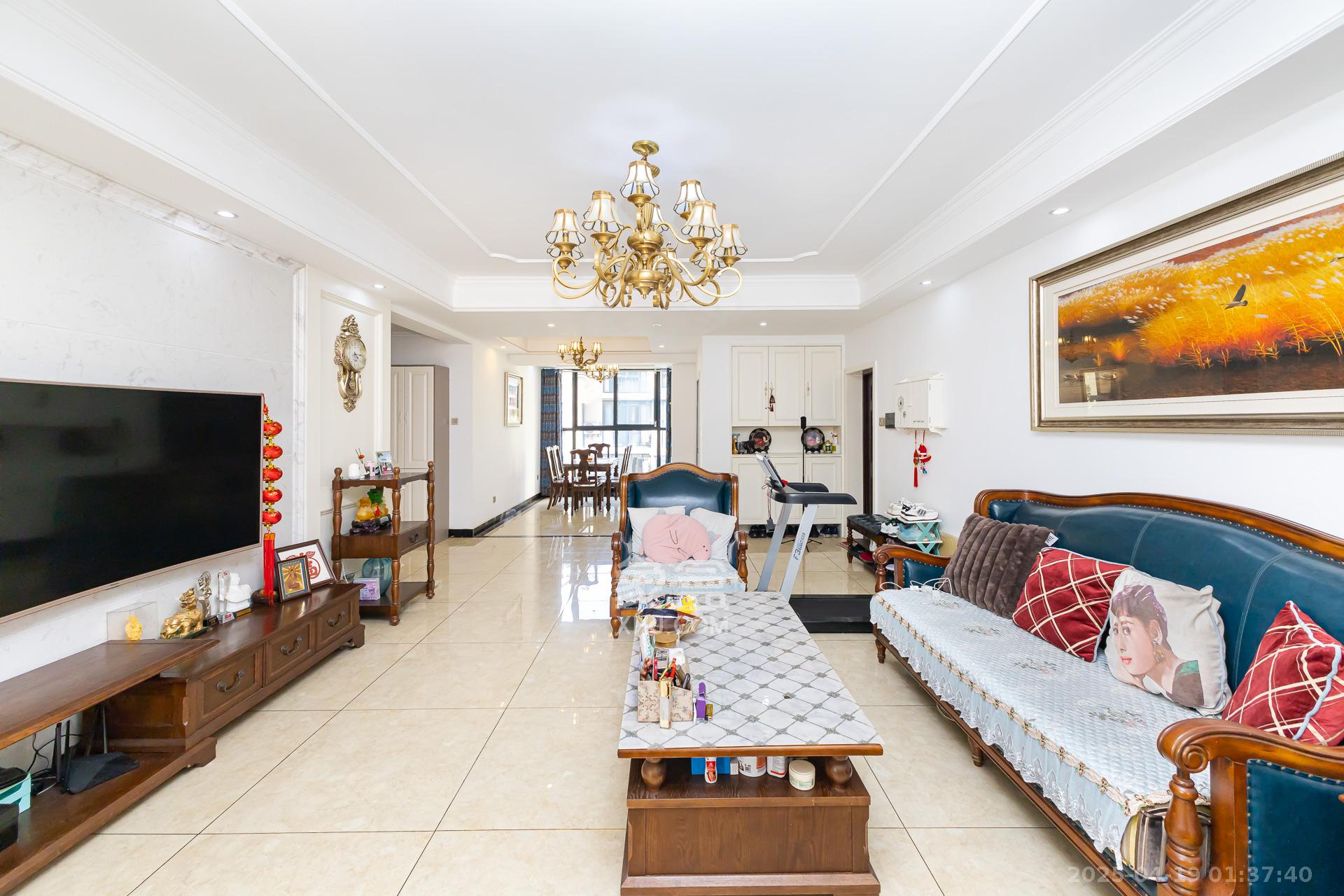 勤诚达新界  4室2厅1卫    119.0万 勤诚达新界  4室2厅1卫    119.0万客厅