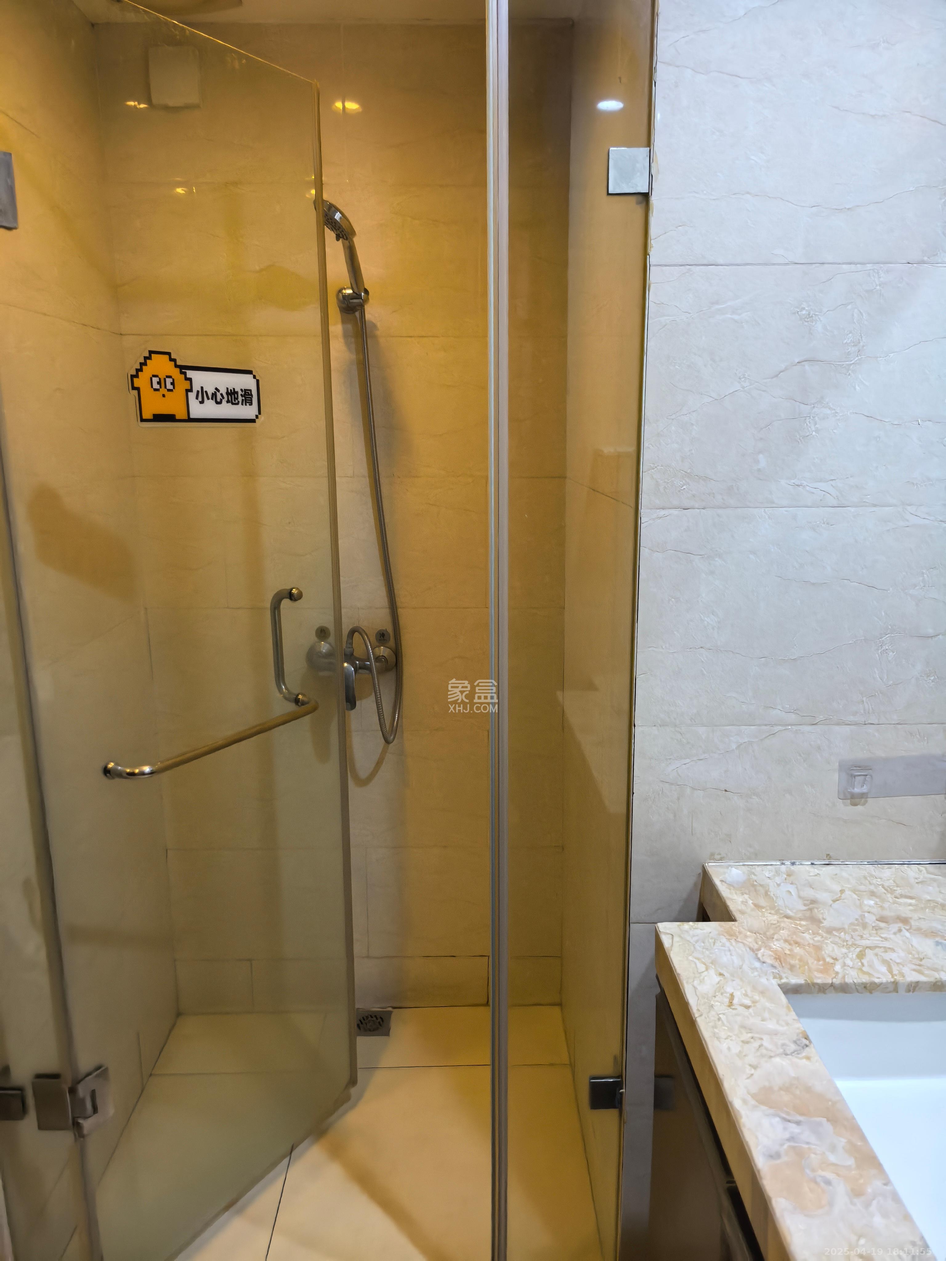 德思勤城市广场(宝格丽公寓) 1室1厅1卫 1700.0元/月 德思勤城市广场(宝格丽公寓) 1室1厅1卫 1700.0元/月室内图