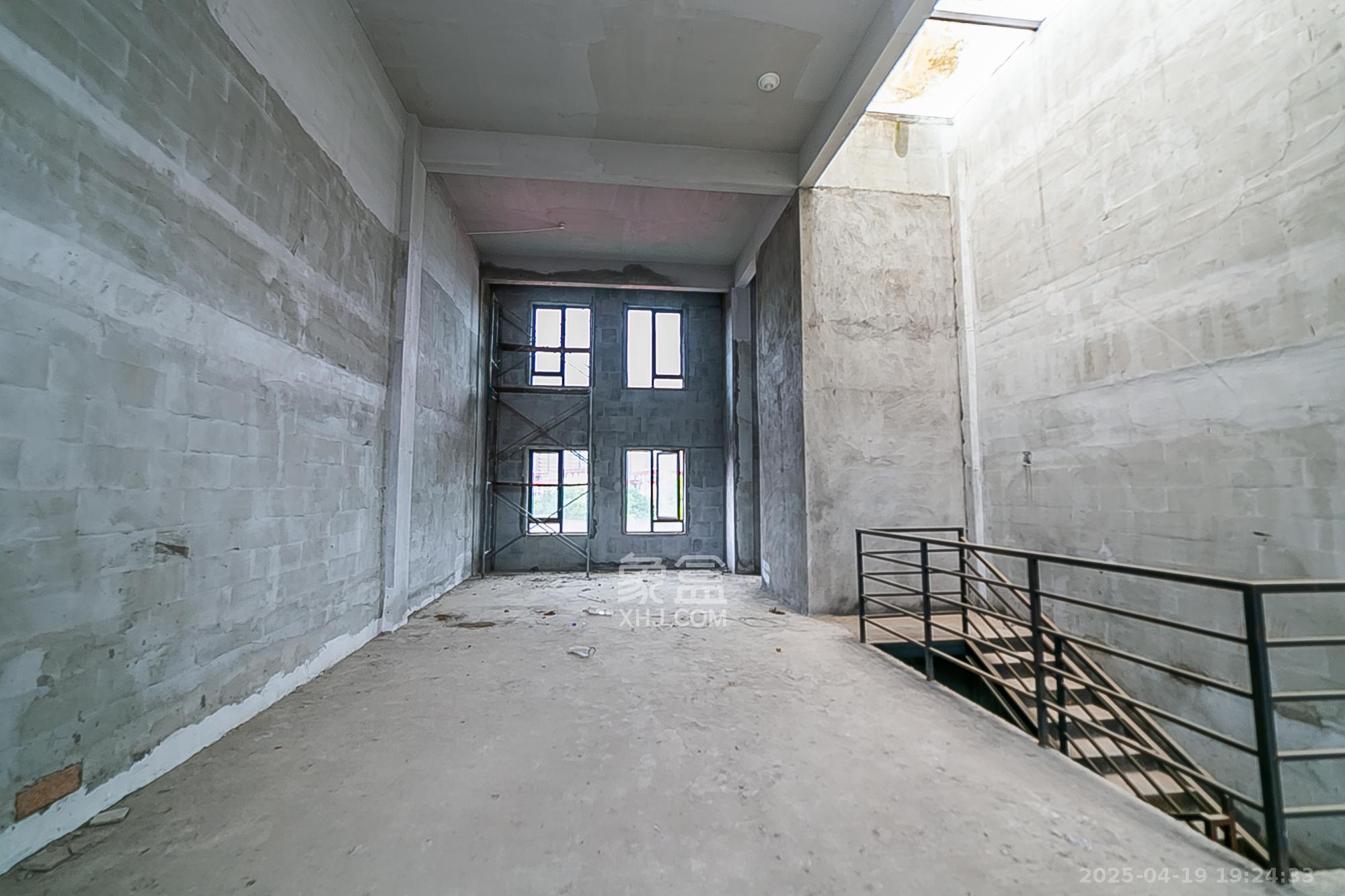 万科紫台 6室3厅3卫 388.0万 万科紫台 6室3厅3卫 388.0万卧室