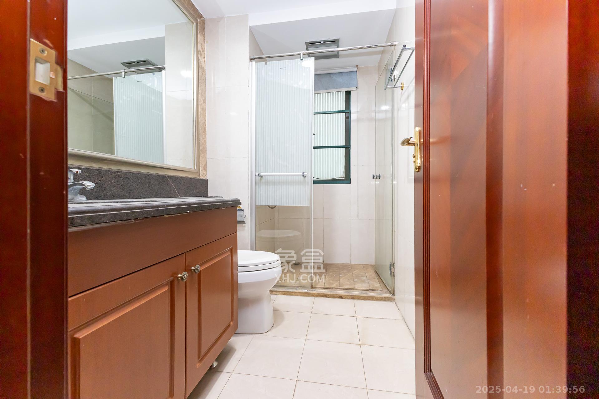 恒大名都  3室2厅2卫    70.0万 恒大名都  3室2厅2卫    70.0万卫生间