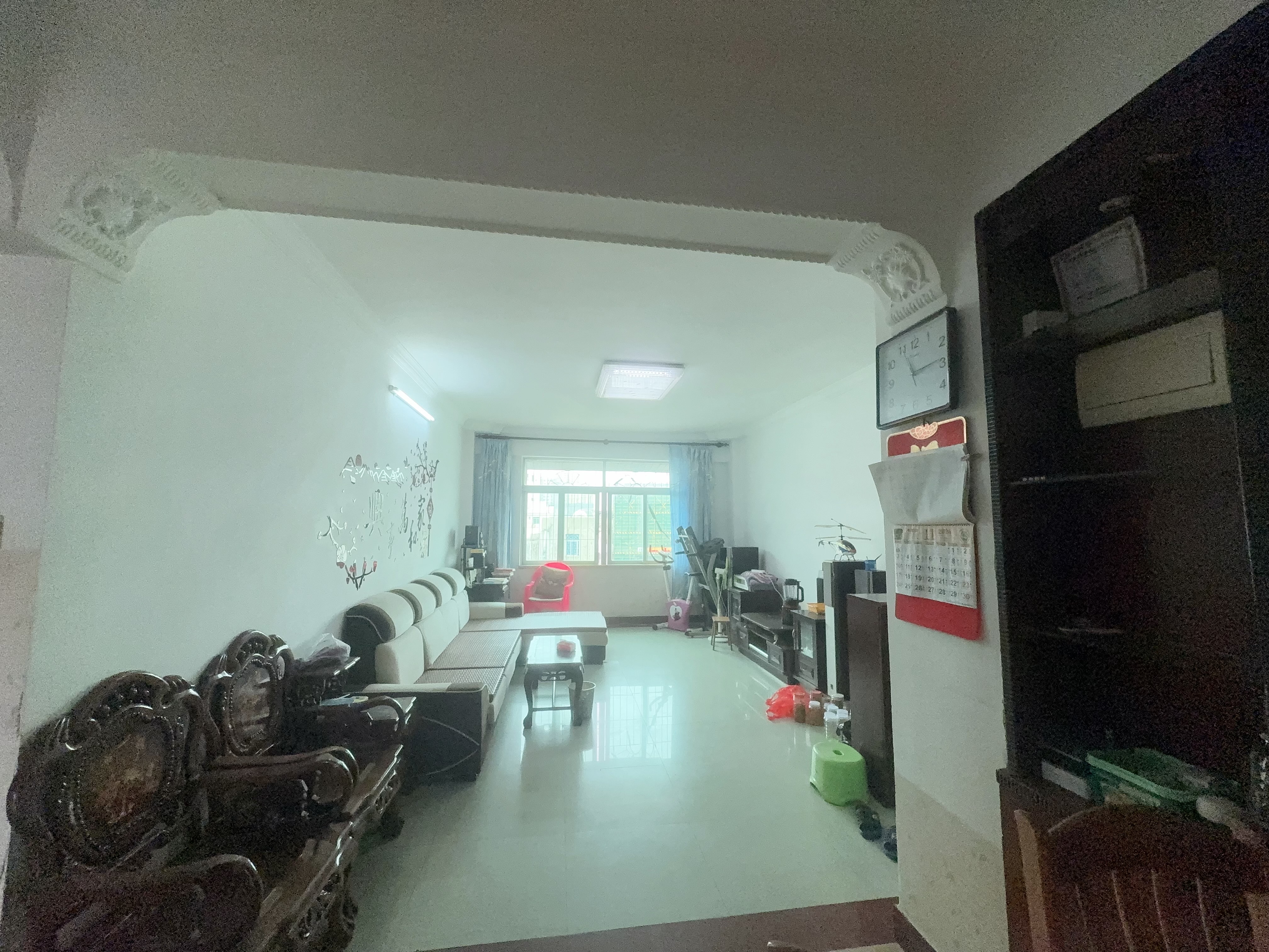 电镀厂宿舍 3室2厅2卫 85.0万 电镀厂宿舍 3室2厅2卫 85.0万客厅