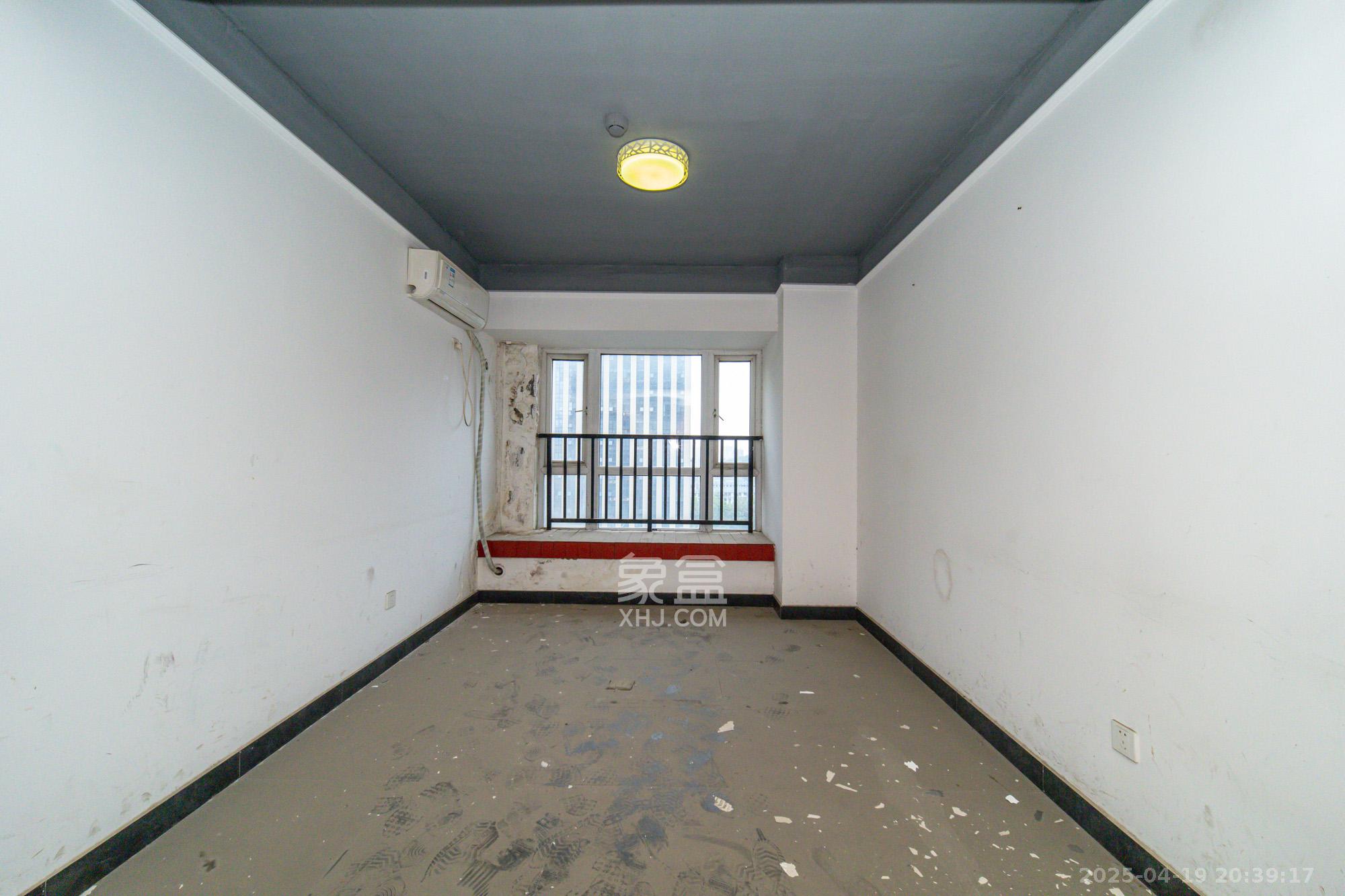 新长海广场 3室2厅2卫 42.5万 新长海广场 3室2厅2卫 42.5万卧室